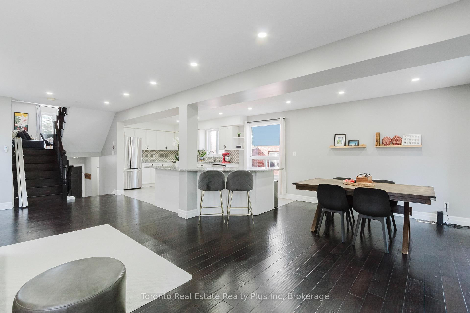 Photo 11 of 597 Little Dover Crescent E, Waterloo, Colonial Acres — HOMEH