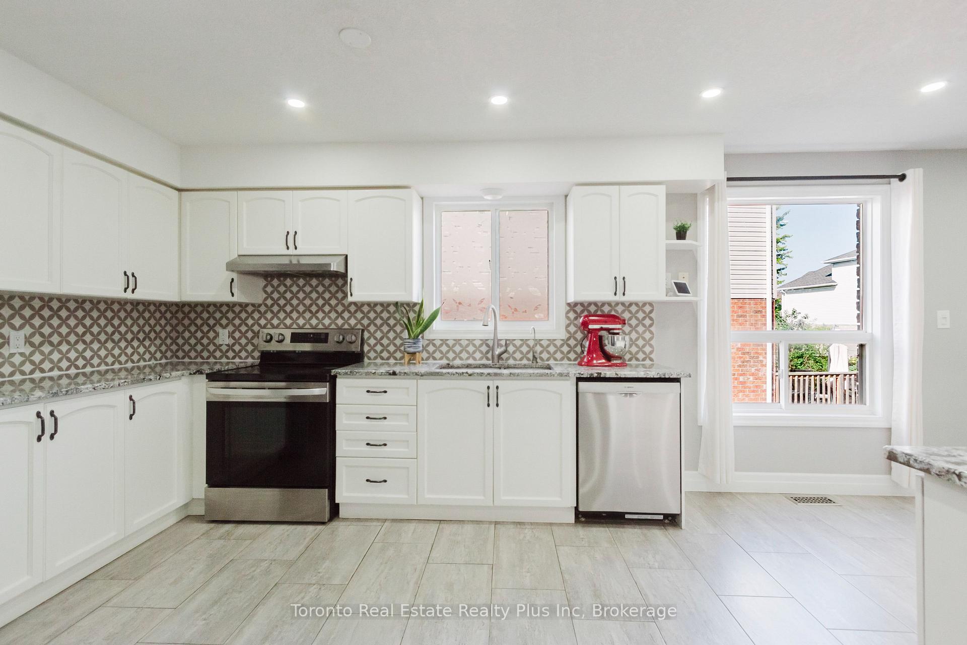 Photo 14 of 597 Little Dover Crescent E, Waterloo, Colonial Acres — HOMEH