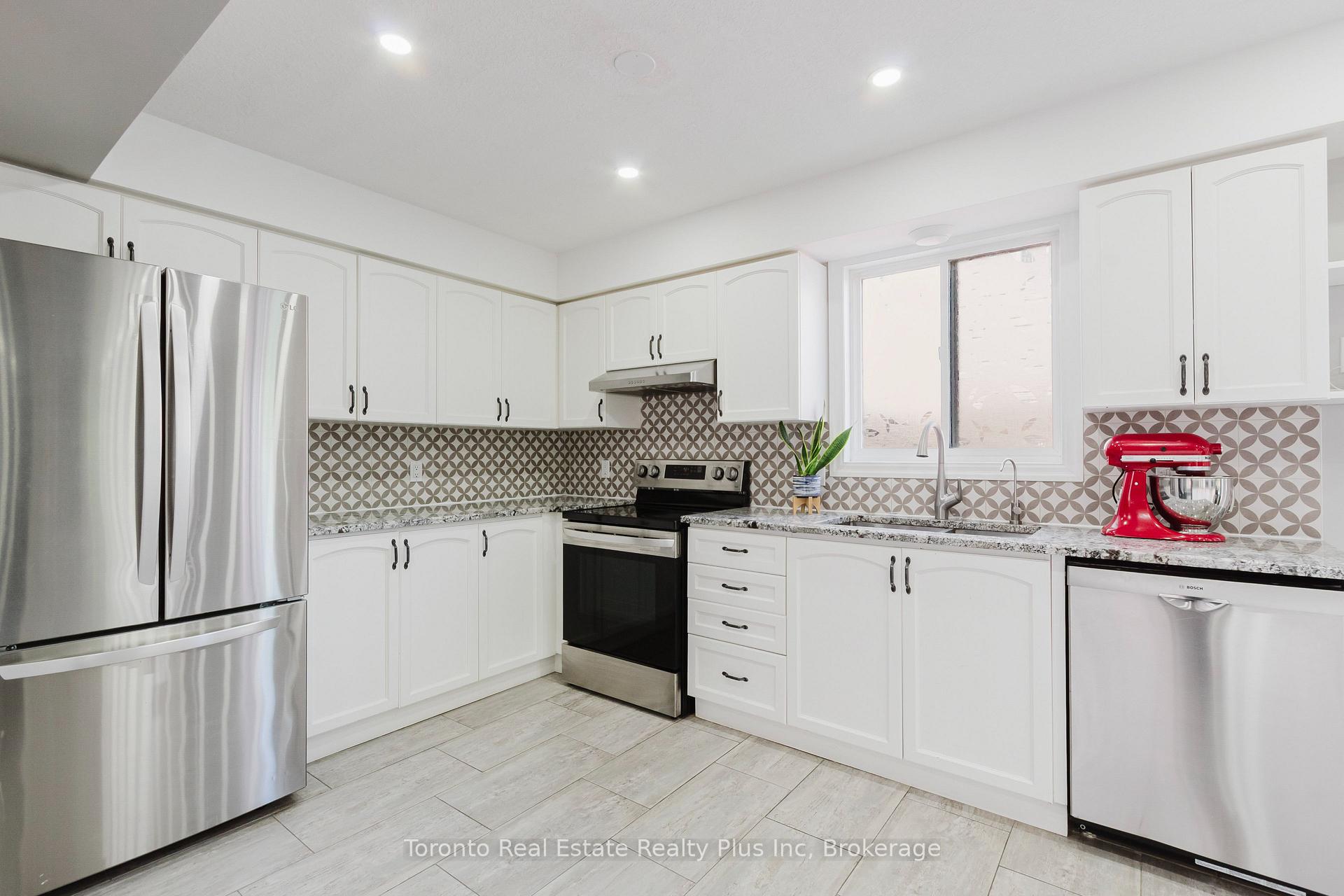 Photo 15 of 597 Little Dover Crescent E, Waterloo, Colonial Acres — HOMEH