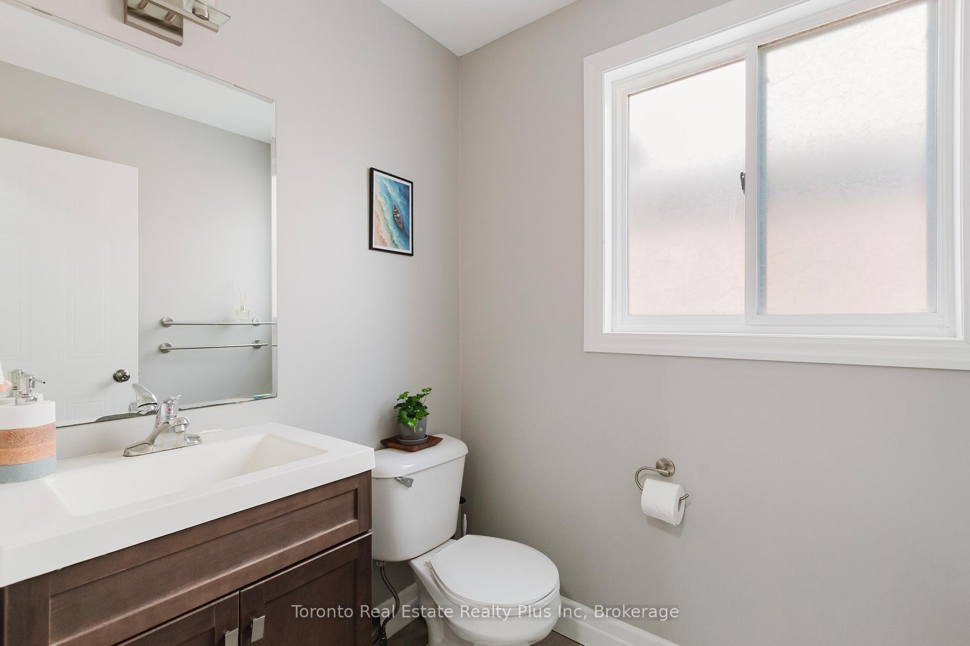 Photo 17 of 597 Little Dover Crescent E, Waterloo, Colonial Acres — HOMEH