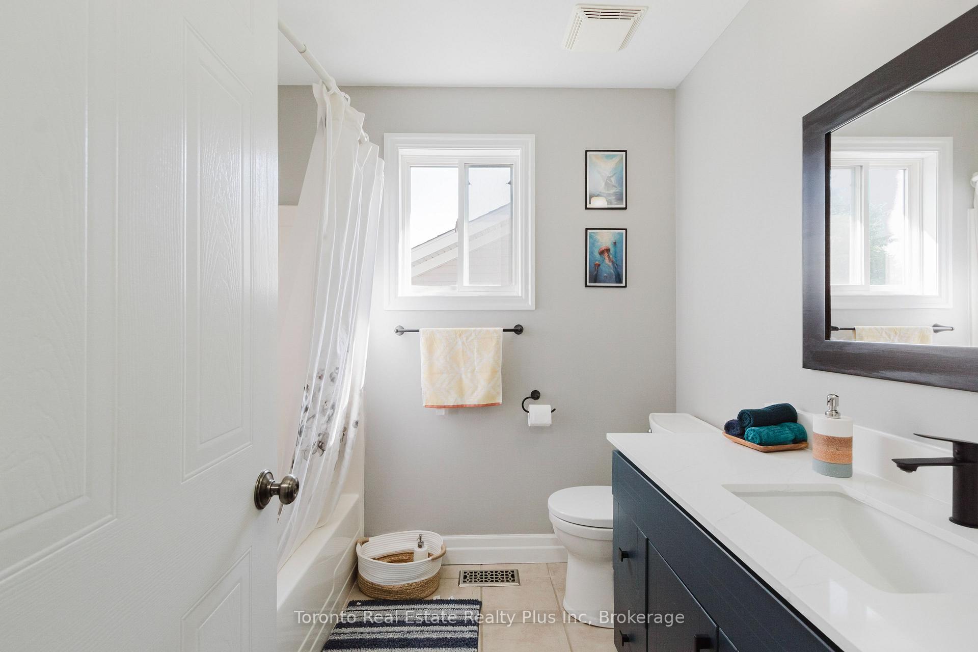 Photo 25 of 597 Little Dover Crescent E, Waterloo, Colonial Acres — HOMEH