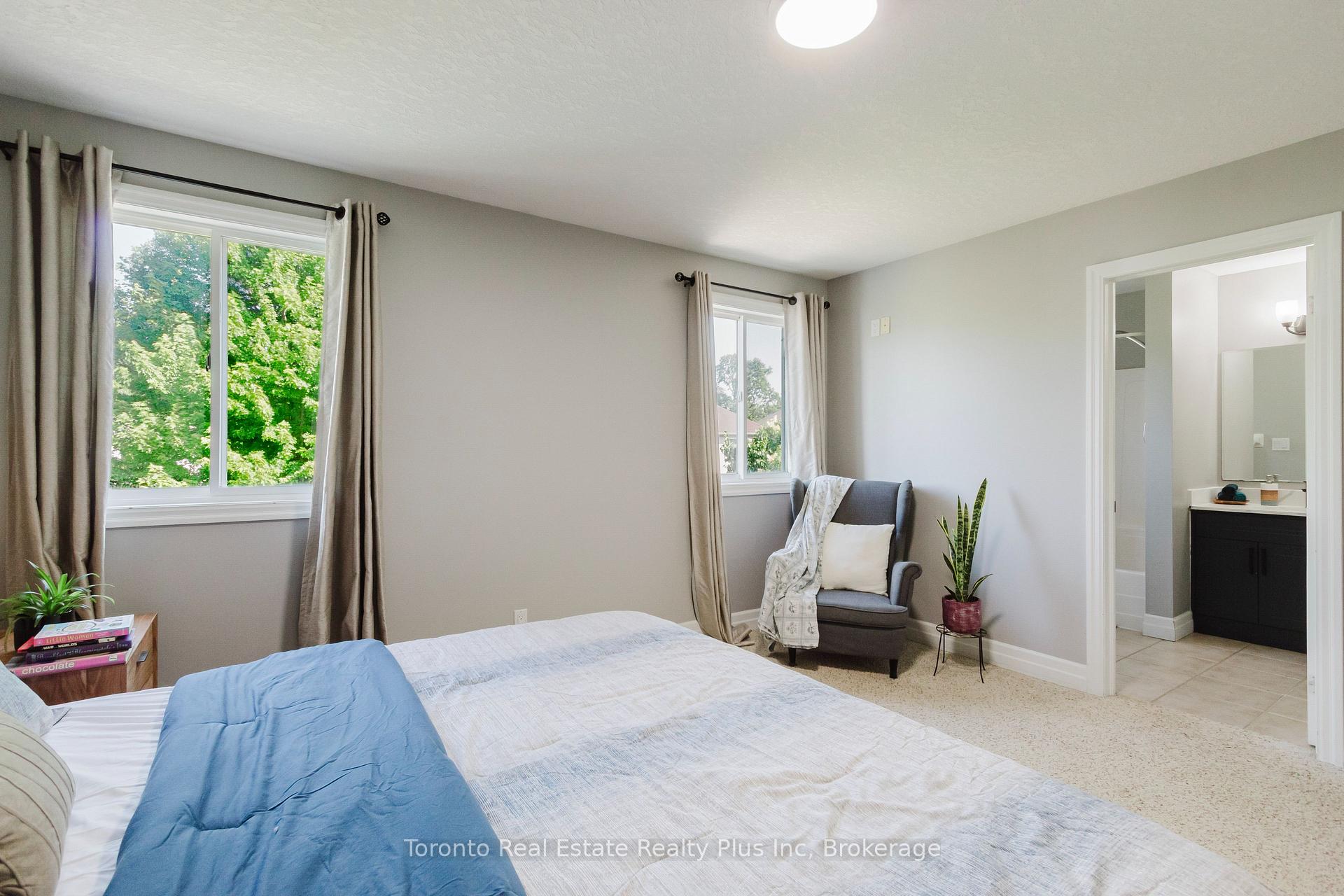 Photo 27 of 597 Little Dover Crescent E, Waterloo, Colonial Acres — HOMEH