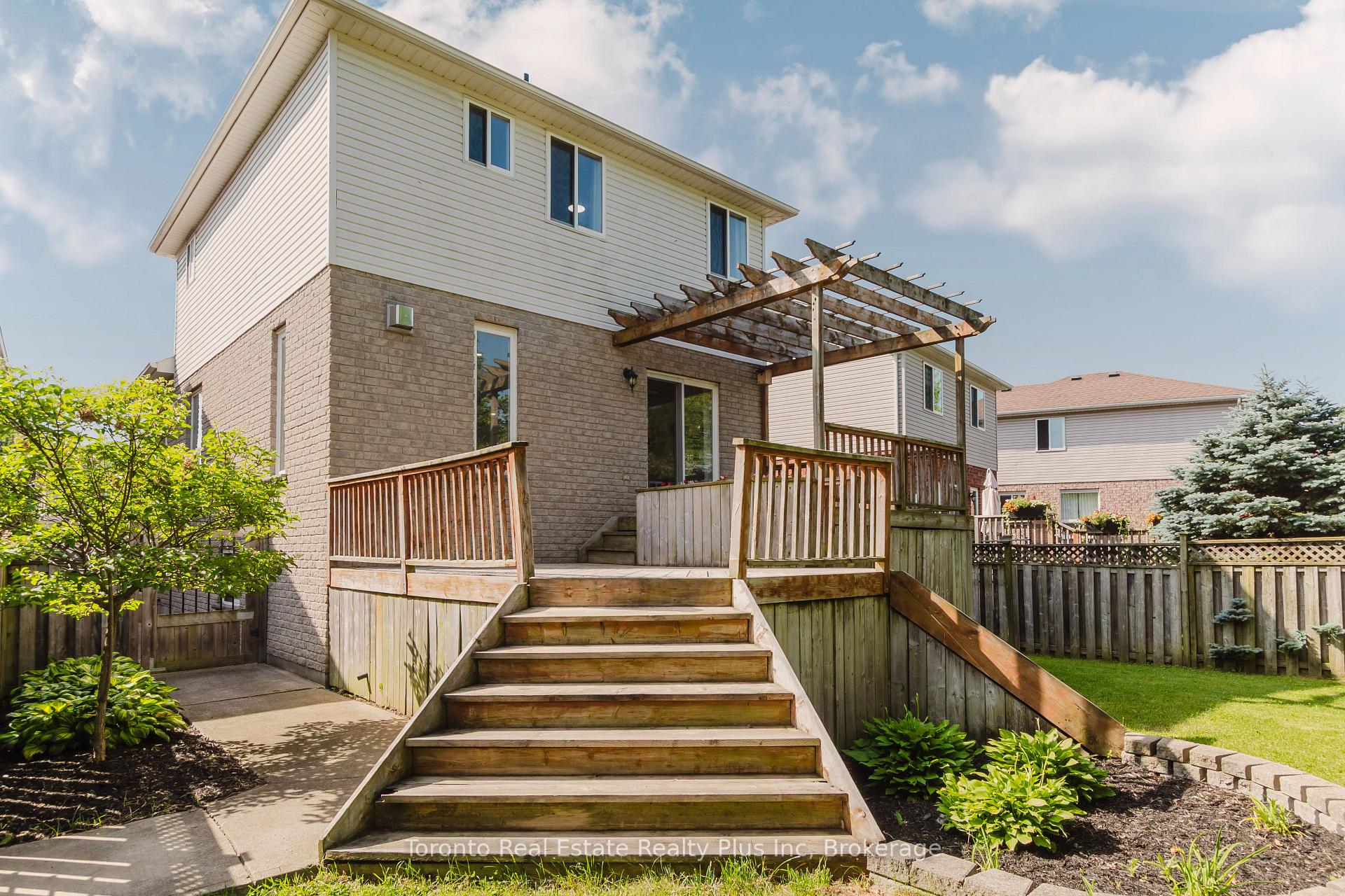 Photo 36 of 597 Little Dover Crescent E, Waterloo, Colonial Acres — HOMEH