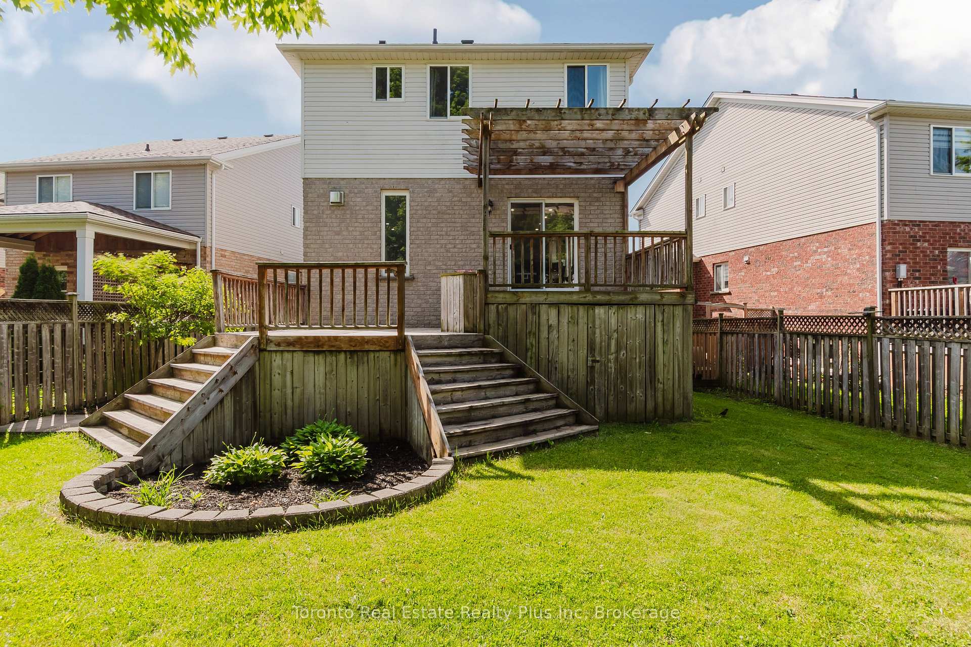 Photo 37 of 597 Little Dover Crescent E, Waterloo, Colonial Acres — HOMEH