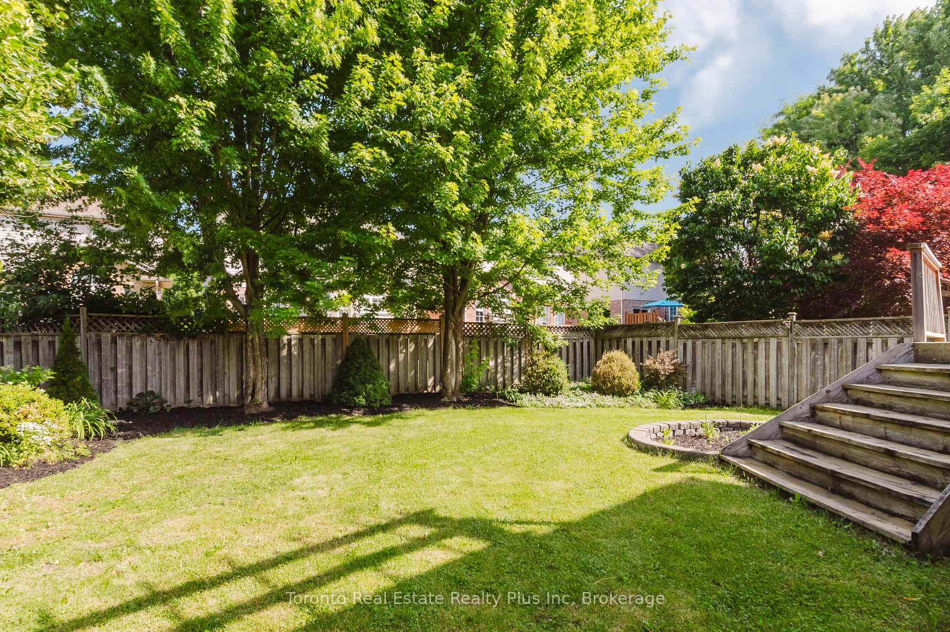 Photo 38 of 597 Little Dover Crescent E, Waterloo, Colonial Acres — HOMEH