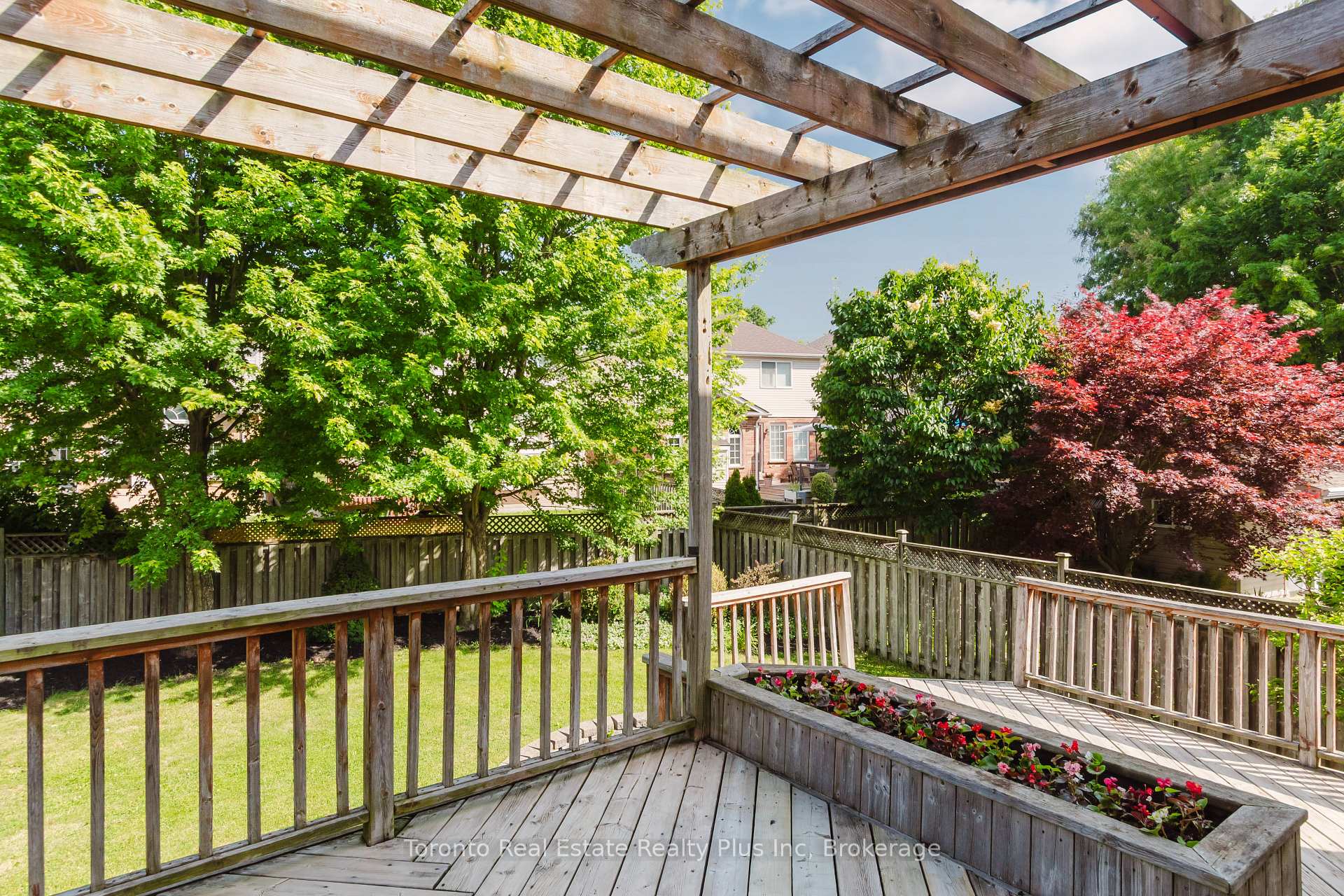 Photo 39 of 597 Little Dover Crescent E, Waterloo, Colonial Acres — HOMEH