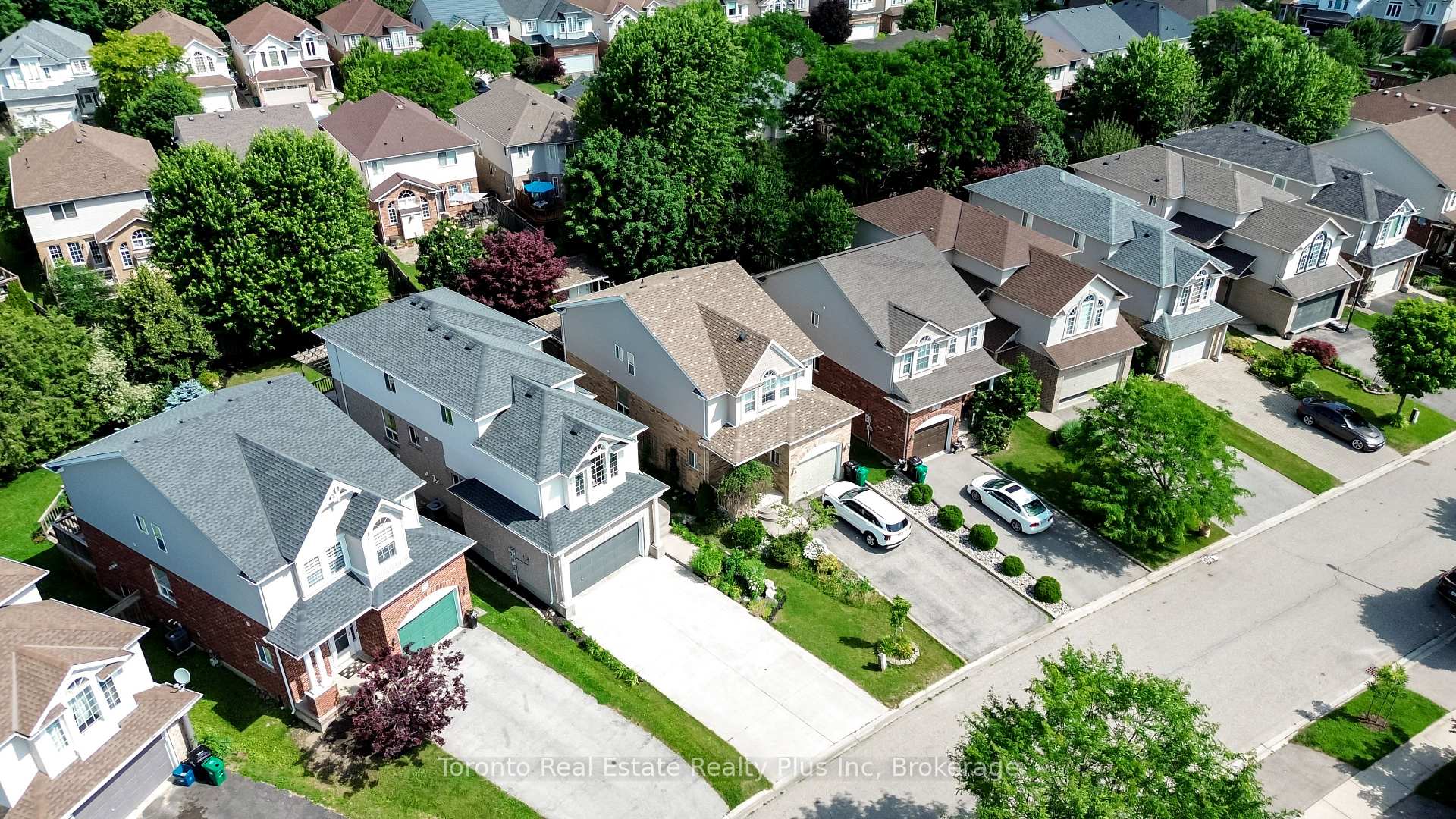 Photo 41 of 597 Little Dover Crescent E, Waterloo, Colonial Acres — HOMEH