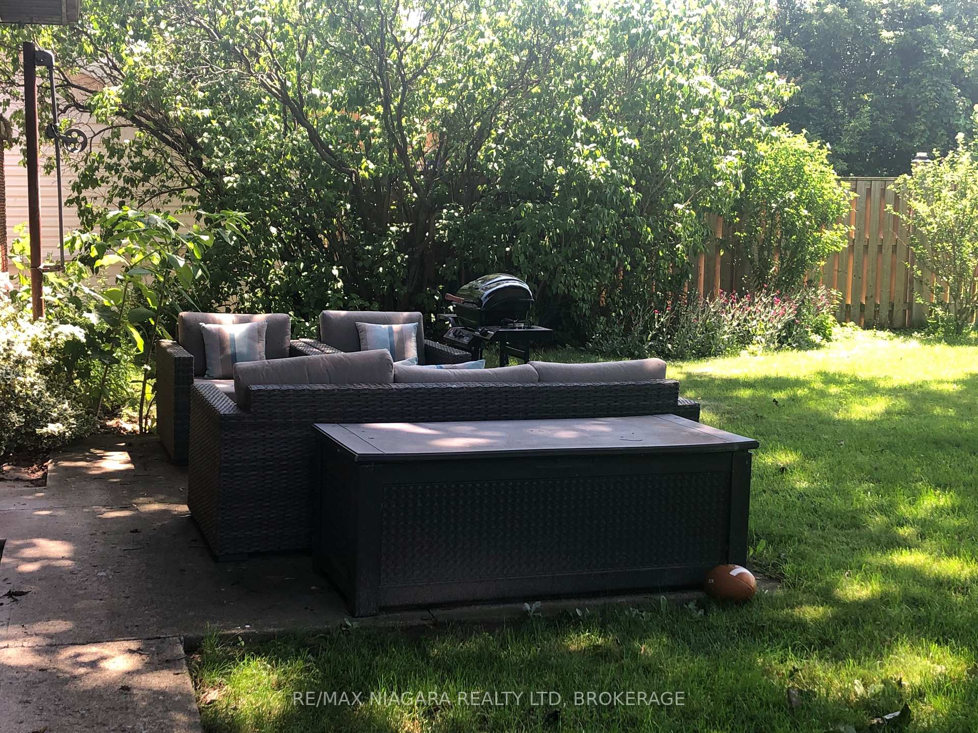 Photo 3 of 97 Shakespeare Avenue, St. Catharines, Haig — HOMEH