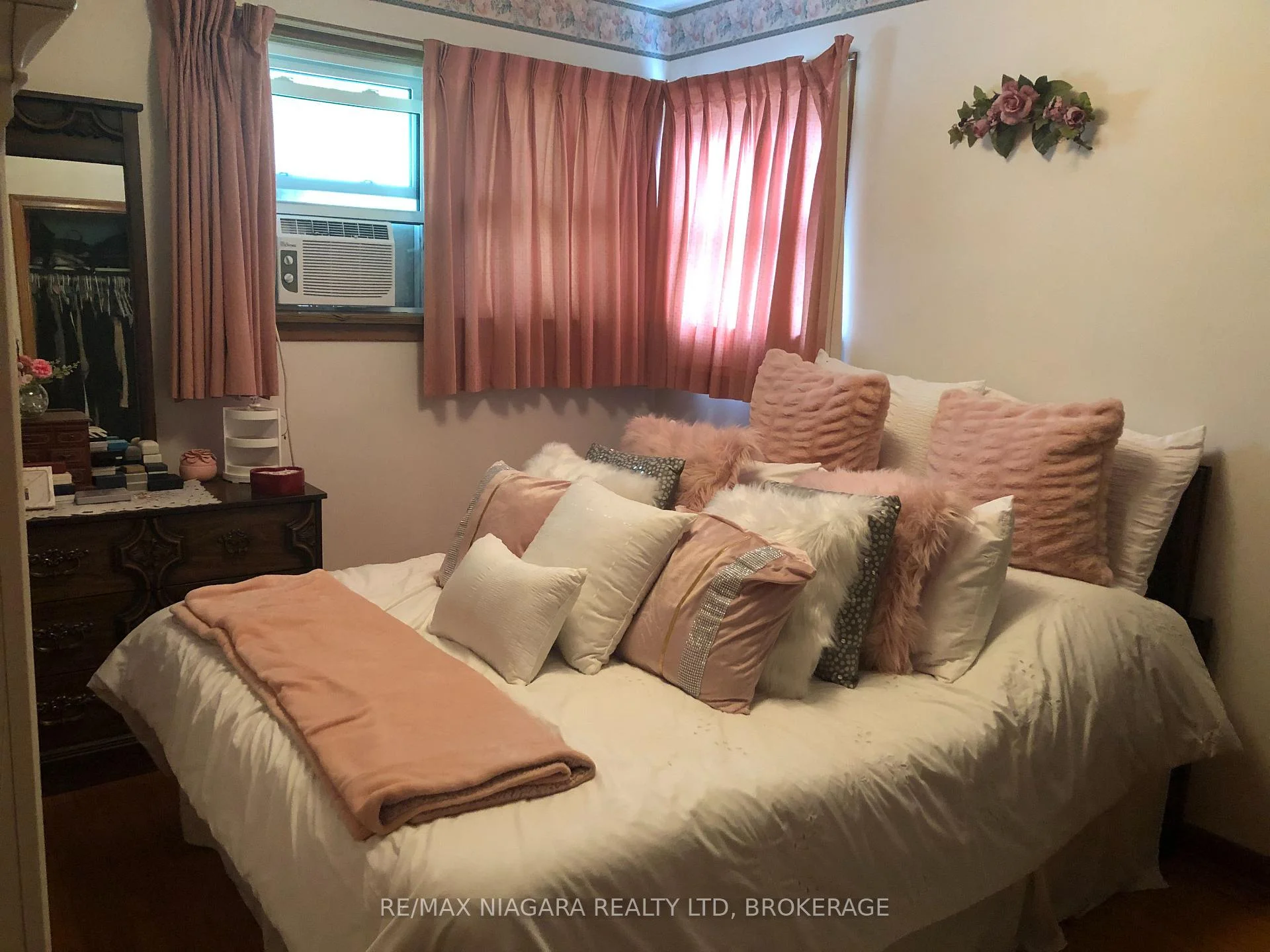 Photo 14 of 97 Shakespeare Avenue, St. Catharines, Haig — HOMEH