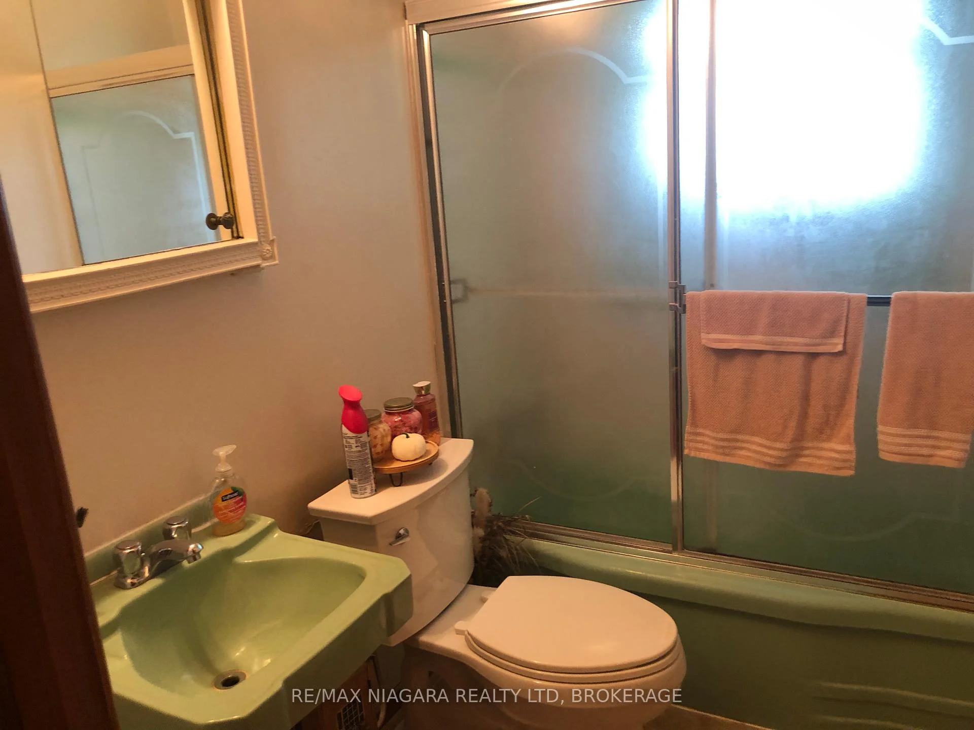 Photo 15 of 97 Shakespeare Avenue, St. Catharines, Haig — HOMEH