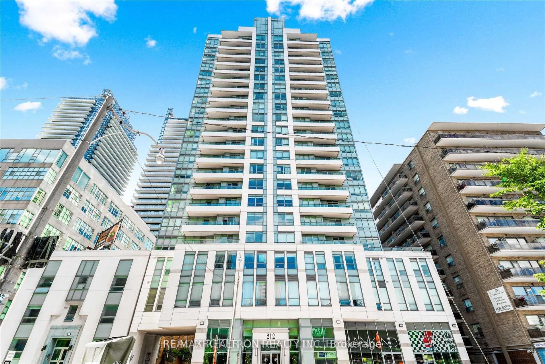 Front of Unit 1802, 212 Eglinton Avenue E