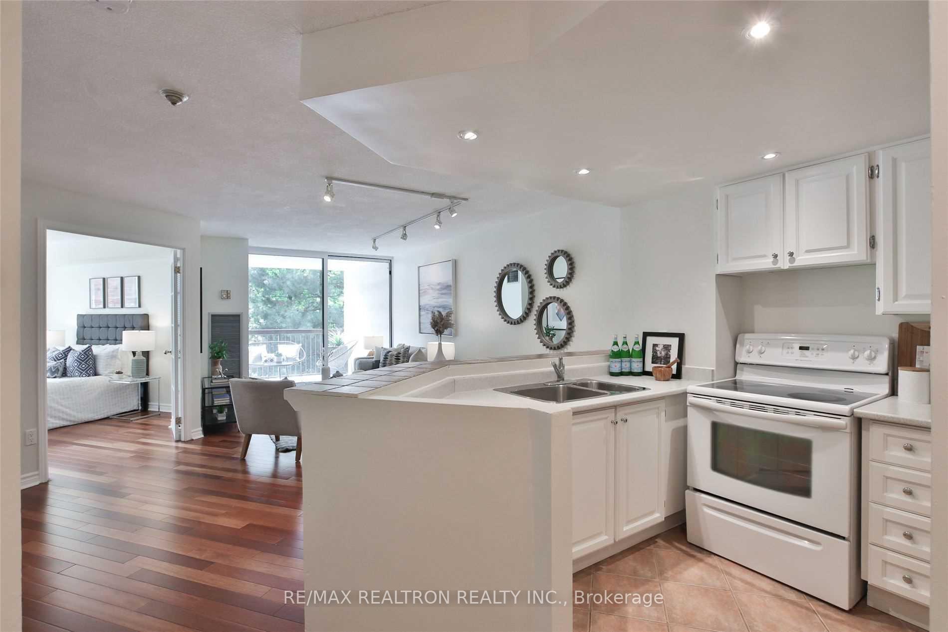 Photo 4 of Unit 326, 77 Maitland Place, Toronto, Cabbagetown-South St. James Town — HOMEH