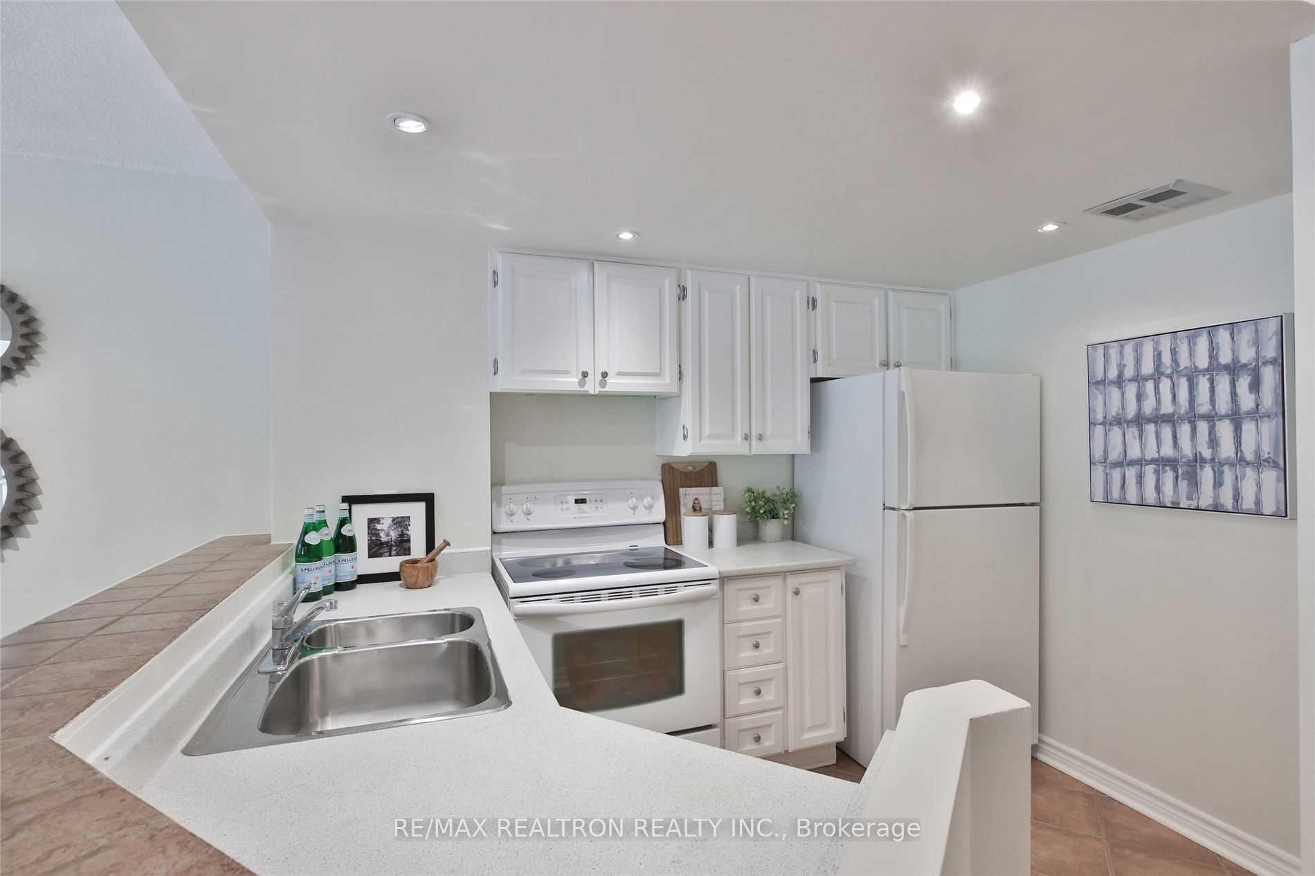 Photo 13 of Unit 326, 77 Maitland Place, Toronto, Cabbagetown-South St. James Town — HOMEH
