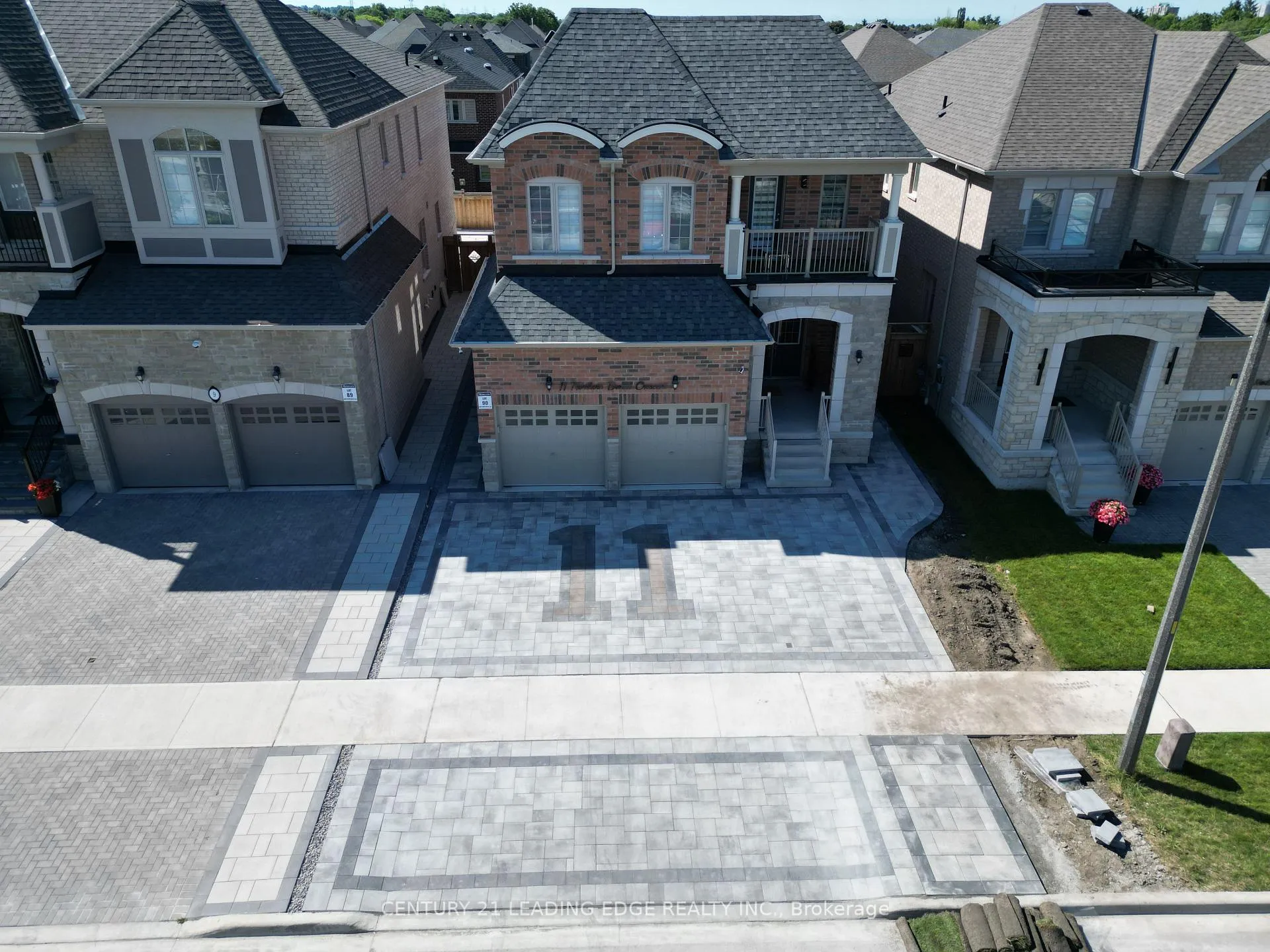 Photo 2 of Unit Lower, 11 Northern Breeze Crescent, Whitby, Rolling Acres — HOMEH