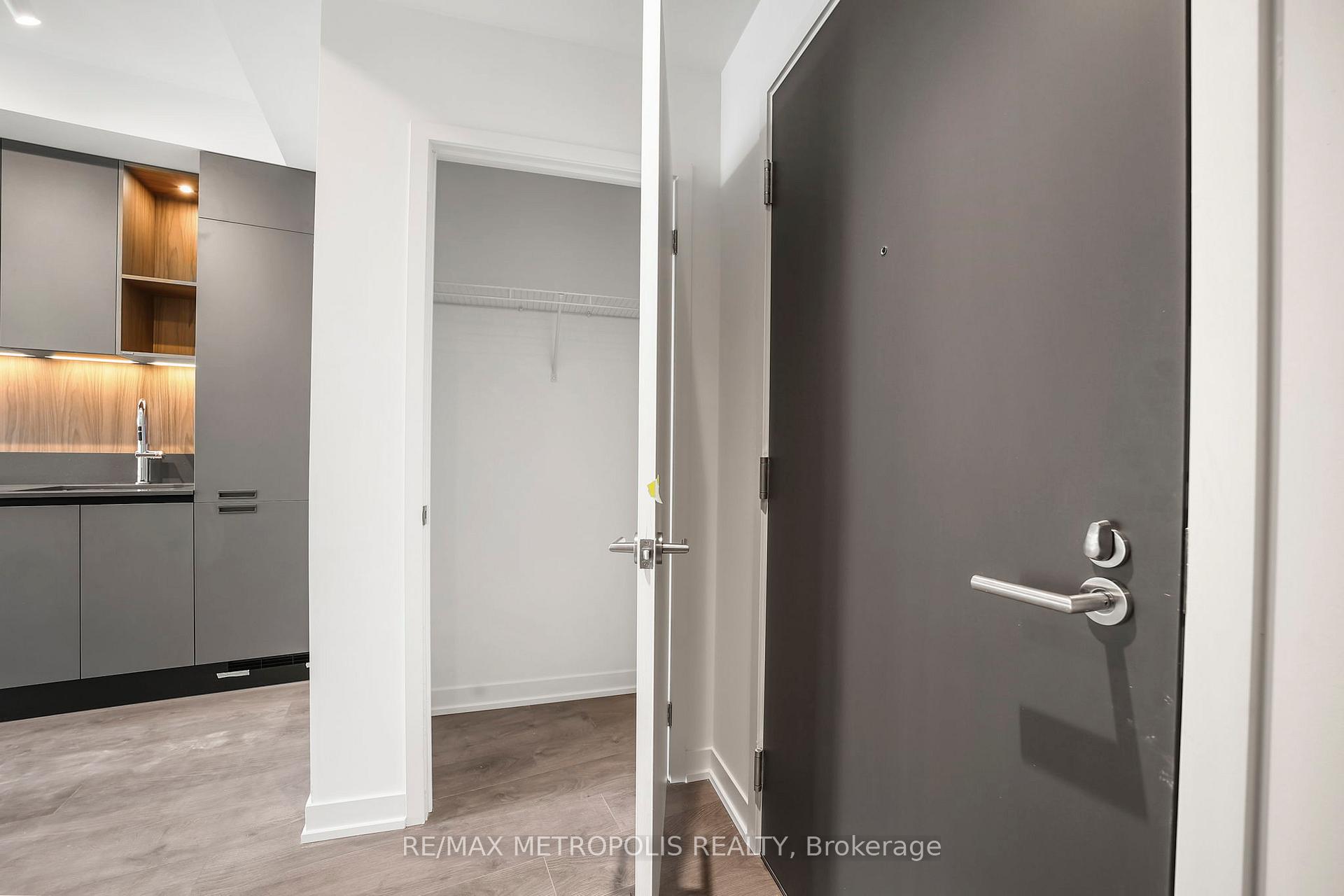 Photo 9 of Unit 2503, 39 Mary Street, Barrie, City Centre — HOMEH