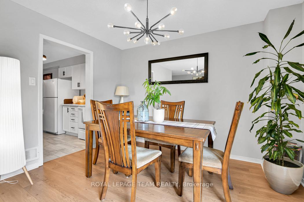 Photo 6 of 1443 Caravel Crescent, Ottawa, Bilberry Creek/Queenswood Heights — HOMEH