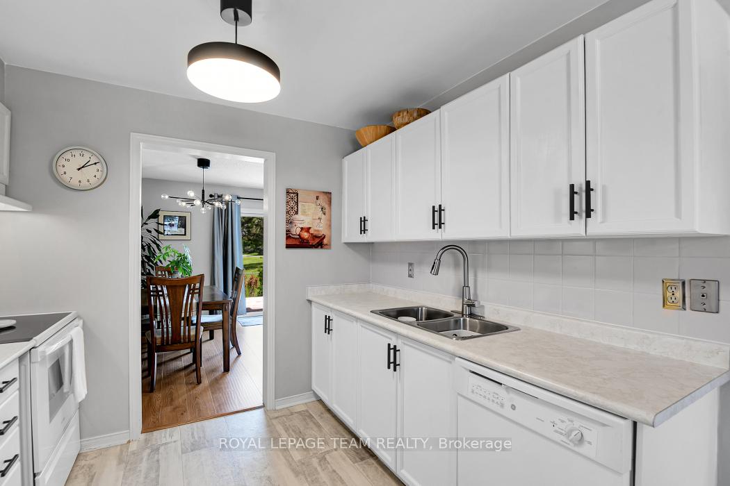 Photo 8 of 1443 Caravel Crescent, Ottawa, Bilberry Creek/Queenswood Heights — HOMEH