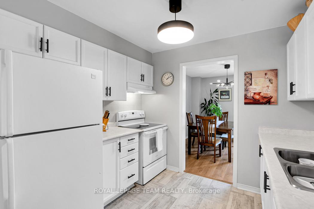 Photo 9 of 1443 Caravel Crescent, Ottawa, Bilberry Creek/Queenswood Heights — HOMEH