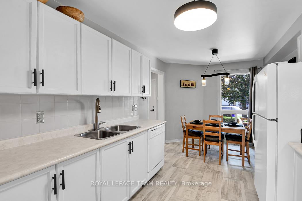 Photo 10 of 1443 Caravel Crescent, Ottawa, Bilberry Creek/Queenswood Heights — HOMEH