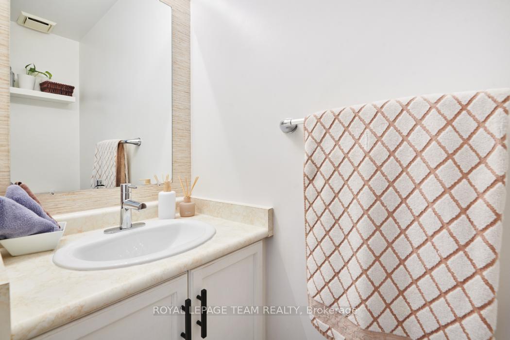 Photo 12 of 1443 Caravel Crescent, Ottawa, Bilberry Creek/Queenswood Heights — HOMEH
