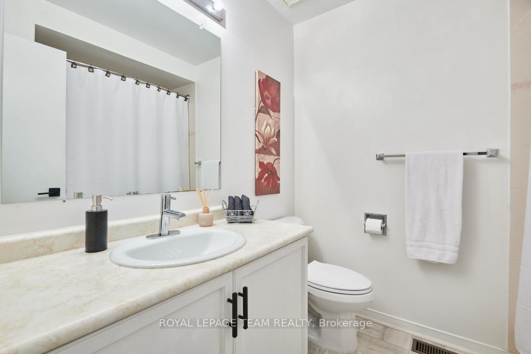 Photo 18 of 1443 Caravel Crescent, Ottawa, Bilberry Creek/Queenswood Heights — HOMEH