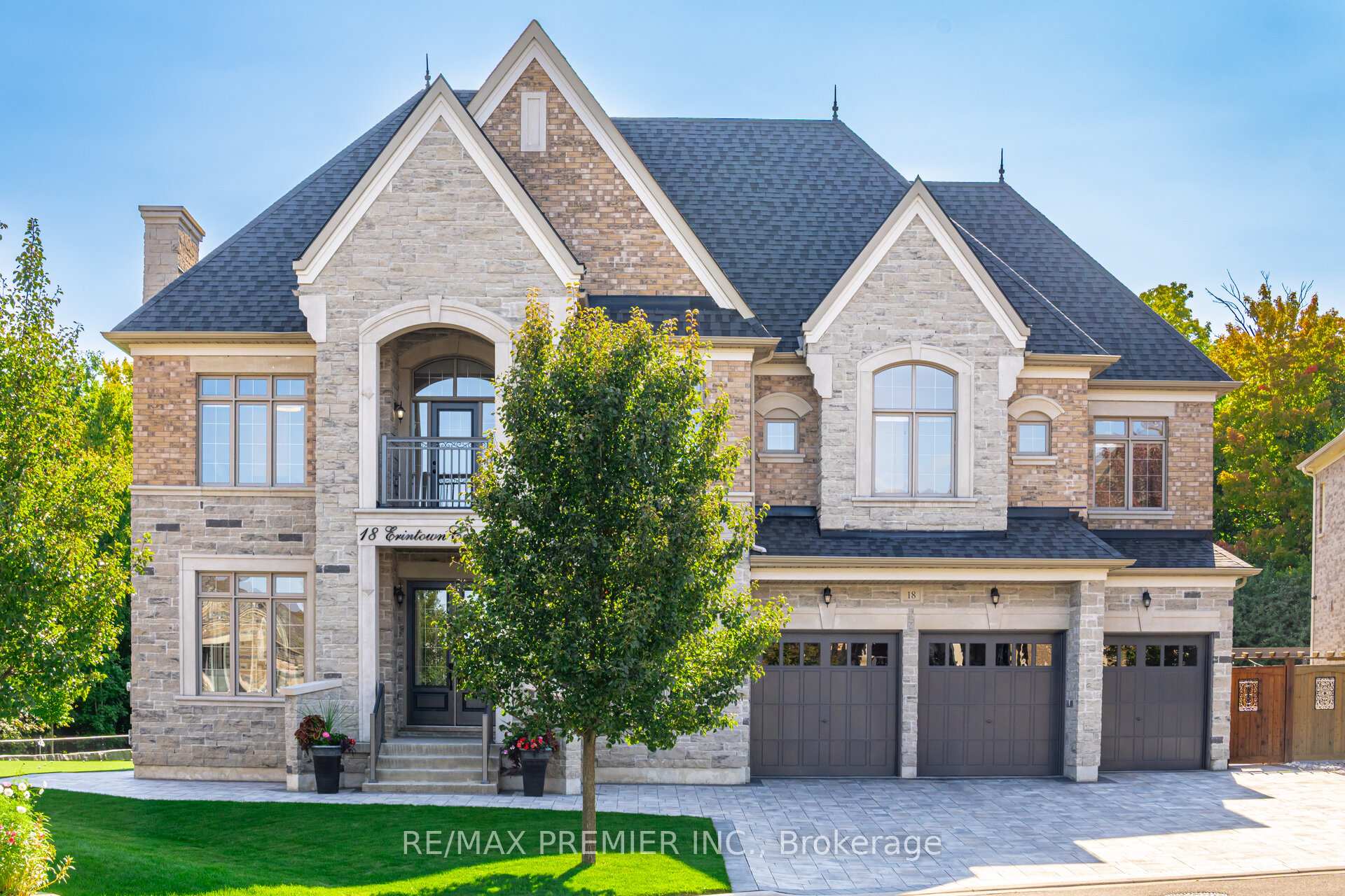 Photo 3 of 18 Erintown Crescent, Brampton, Toronto Gore Rural Estate — HOMEH