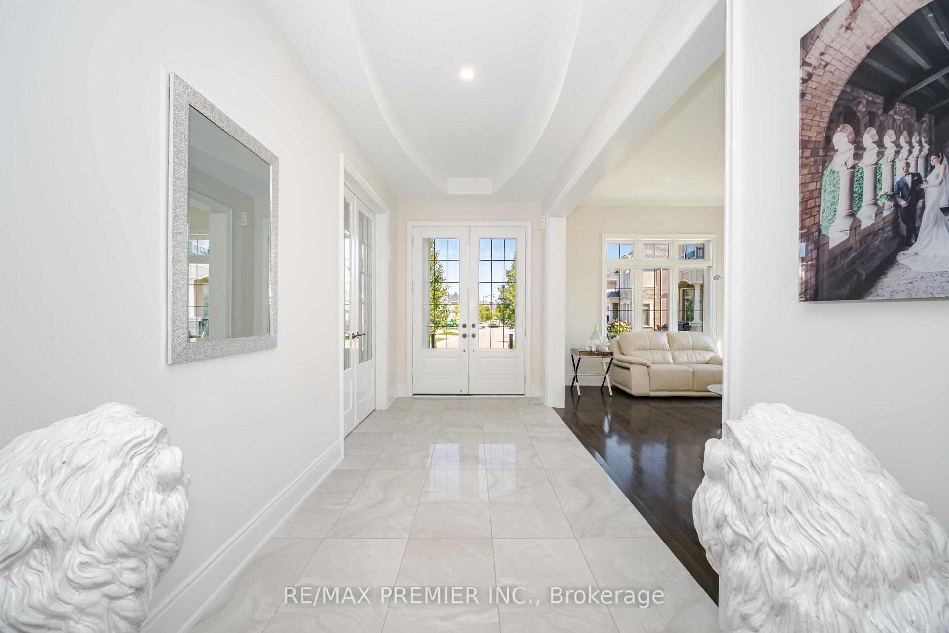 Photo 6 of 18 Erintown Crescent, Brampton, Toronto Gore Rural Estate — HOMEH