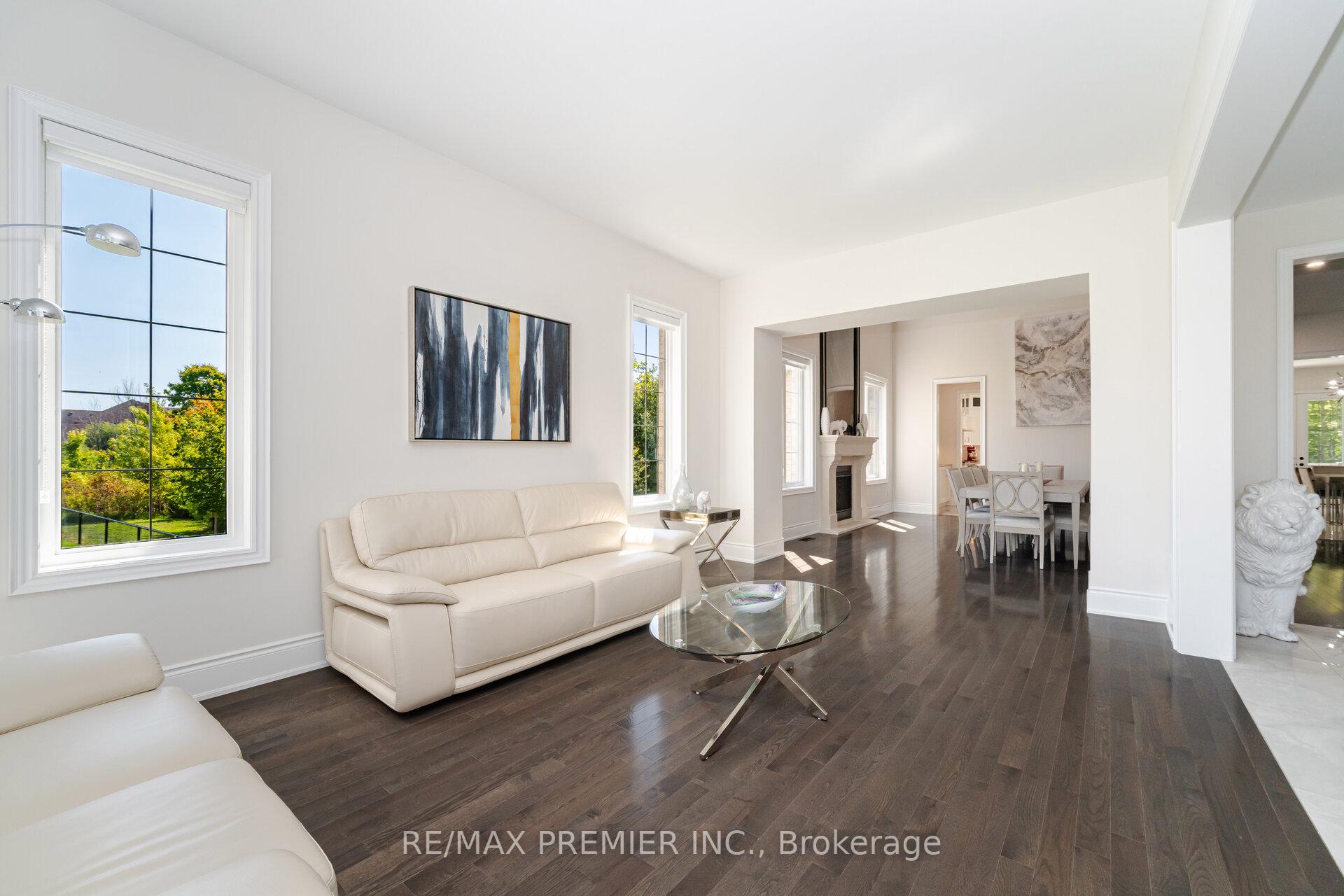 Photo 7 of 18 Erintown Crescent, Brampton, Toronto Gore Rural Estate — HOMEH