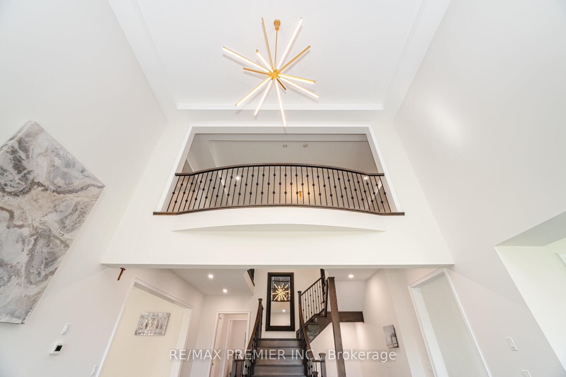 Photo 10 of 18 Erintown Crescent, Brampton, Toronto Gore Rural Estate — HOMEH