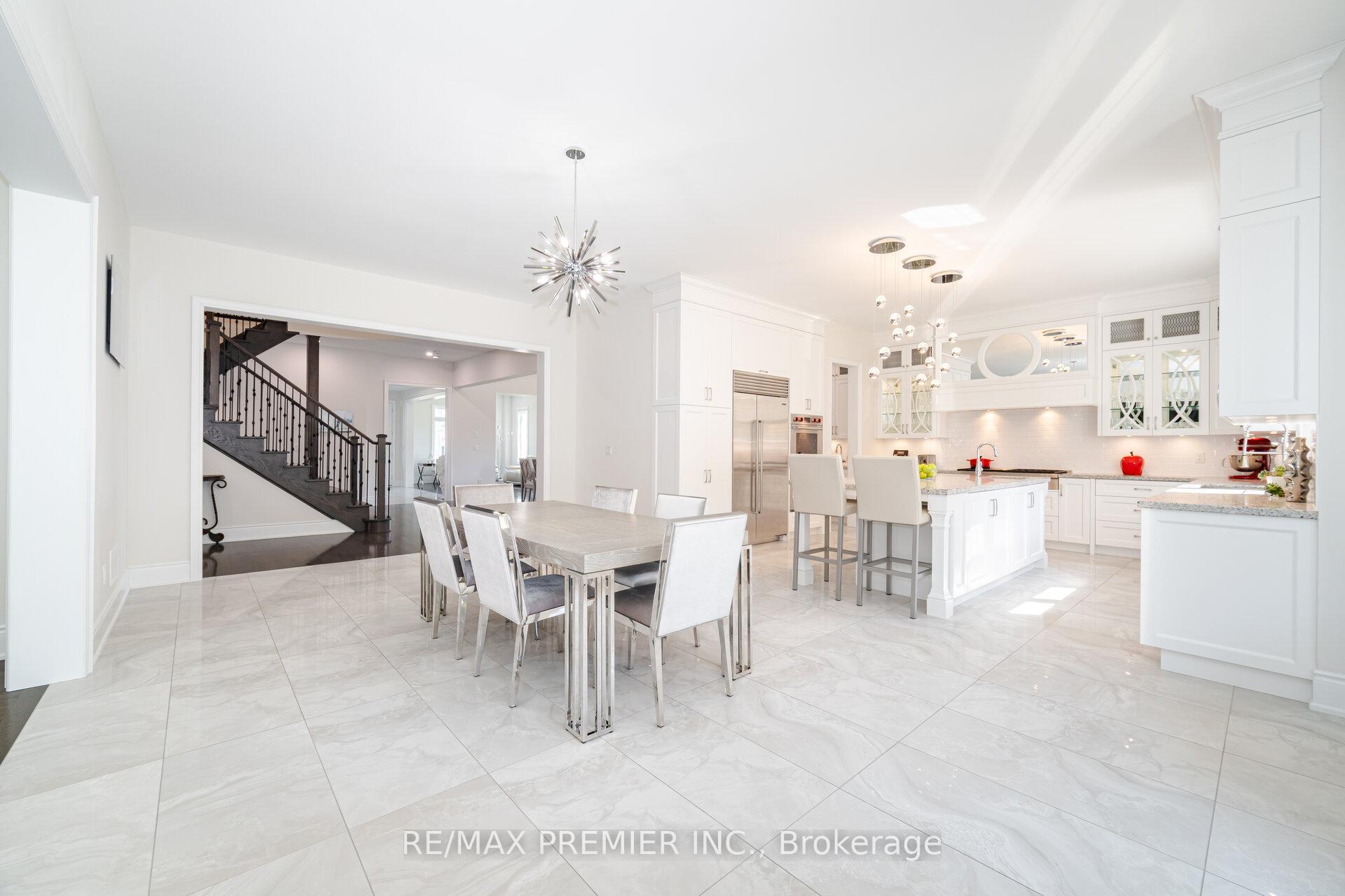 Photo 12 of 18 Erintown Crescent, Brampton, Toronto Gore Rural Estate — HOMEH