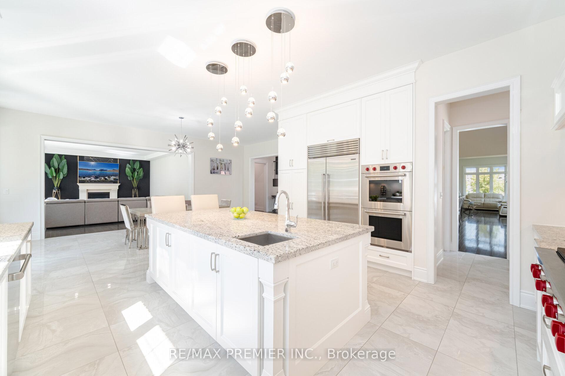 Photo 13 of 18 Erintown Crescent, Brampton, Toronto Gore Rural Estate — HOMEH