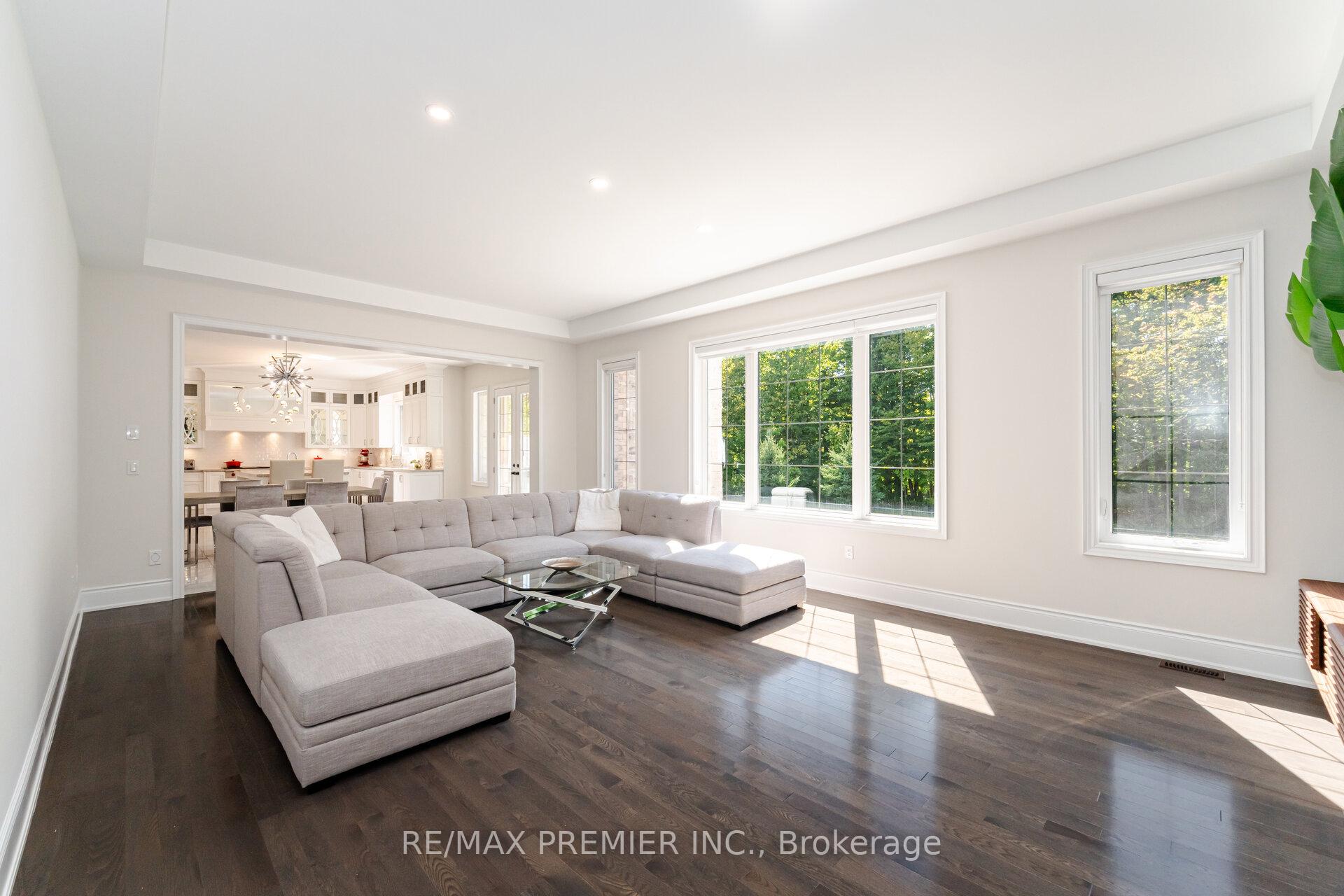 Photo 17 of 18 Erintown Crescent, Brampton, Toronto Gore Rural Estate — HOMEH