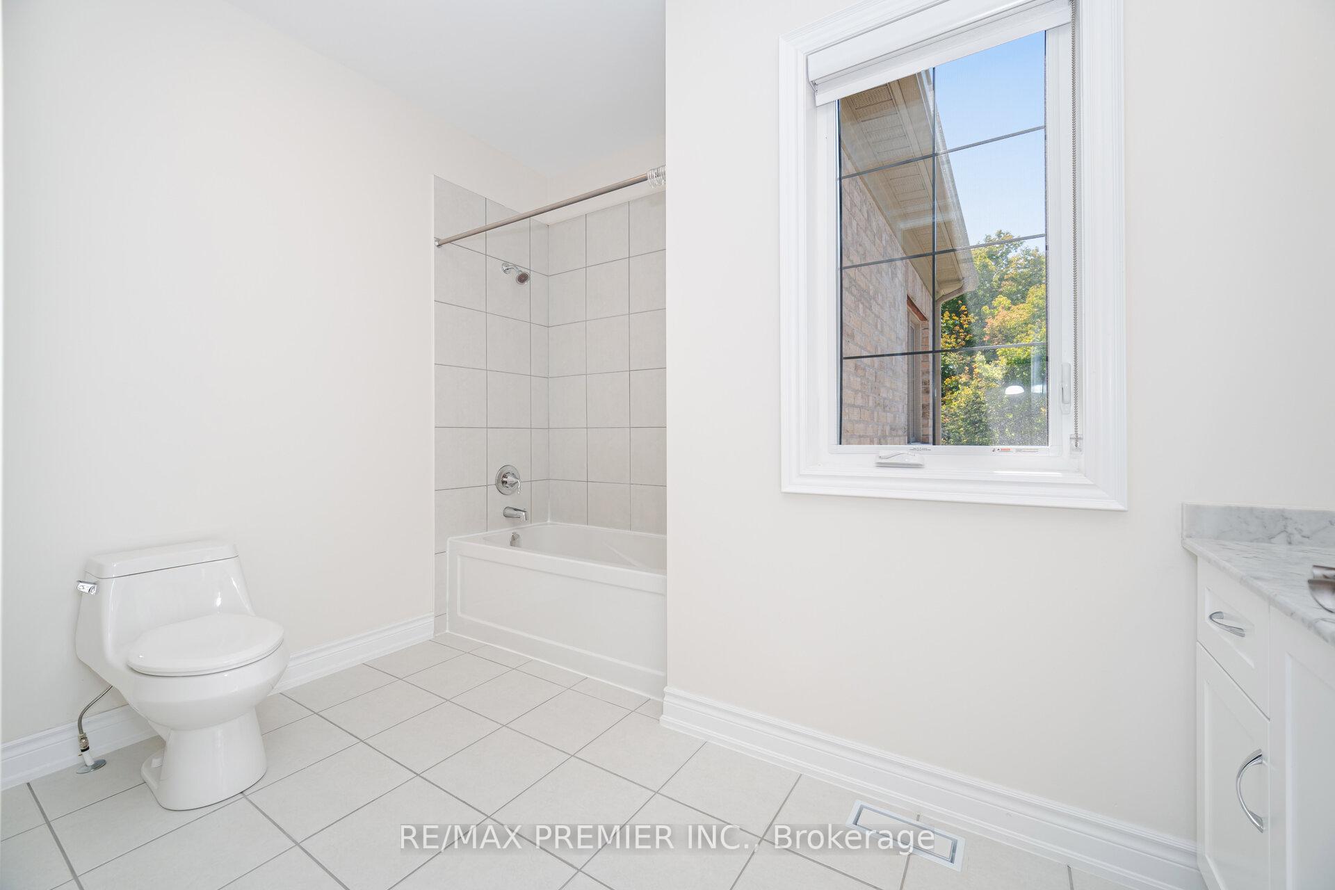 Photo 37 of 18 Erintown Crescent, Brampton, Toronto Gore Rural Estate — HOMEH