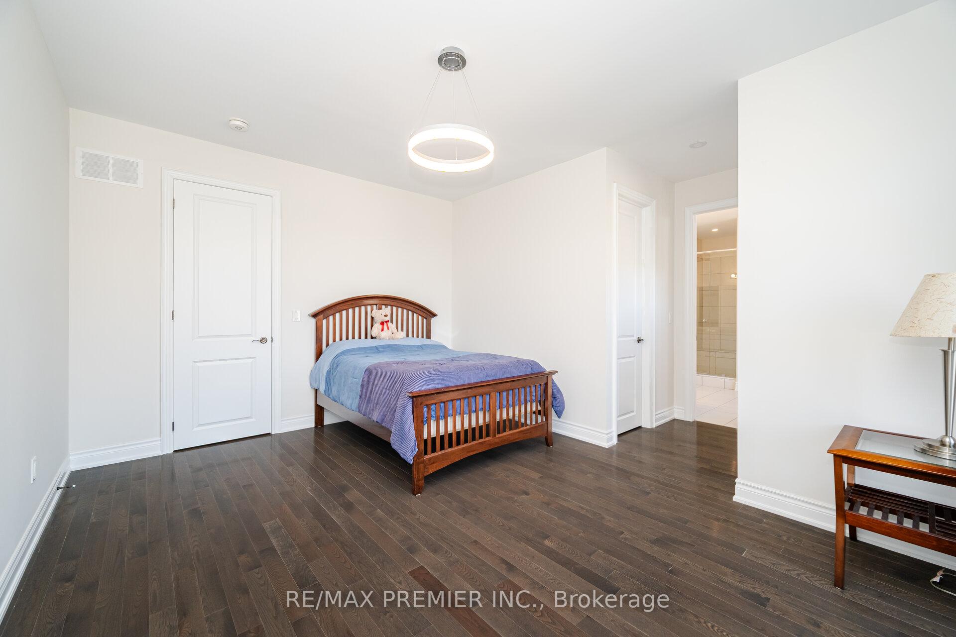 Photo 38 of 18 Erintown Crescent, Brampton, Toronto Gore Rural Estate — HOMEH