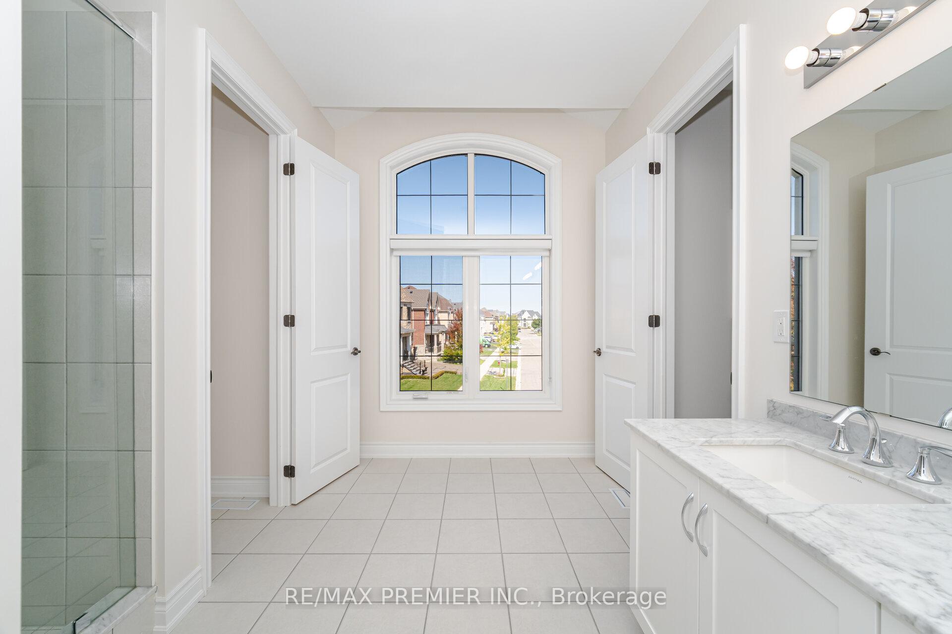 Photo 40 of 18 Erintown Crescent, Brampton, Toronto Gore Rural Estate — HOMEH