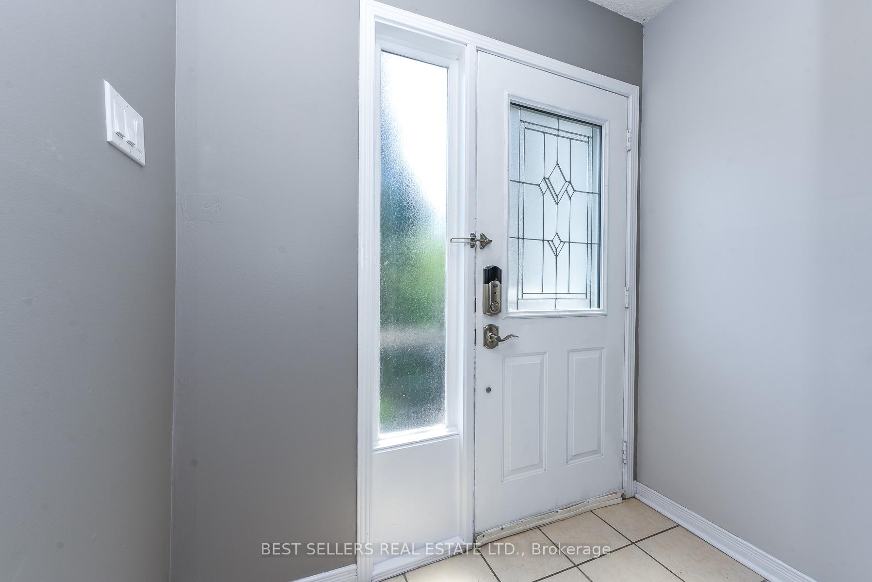 Photo 3 of Unit 12, 12 Ashton Crescent, Brampton, Central Park — HOMEH