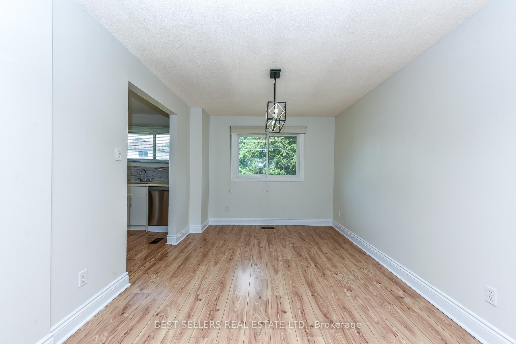 Photo 7 of Unit 12, 12 Ashton Crescent, Brampton, Central Park — HOMEH