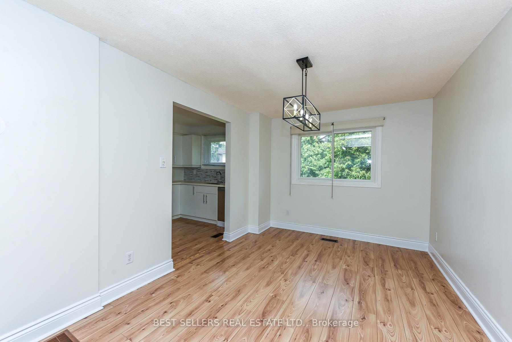 Photo 8 of Unit 12, 12 Ashton Crescent, Brampton, Central Park — HOMEH