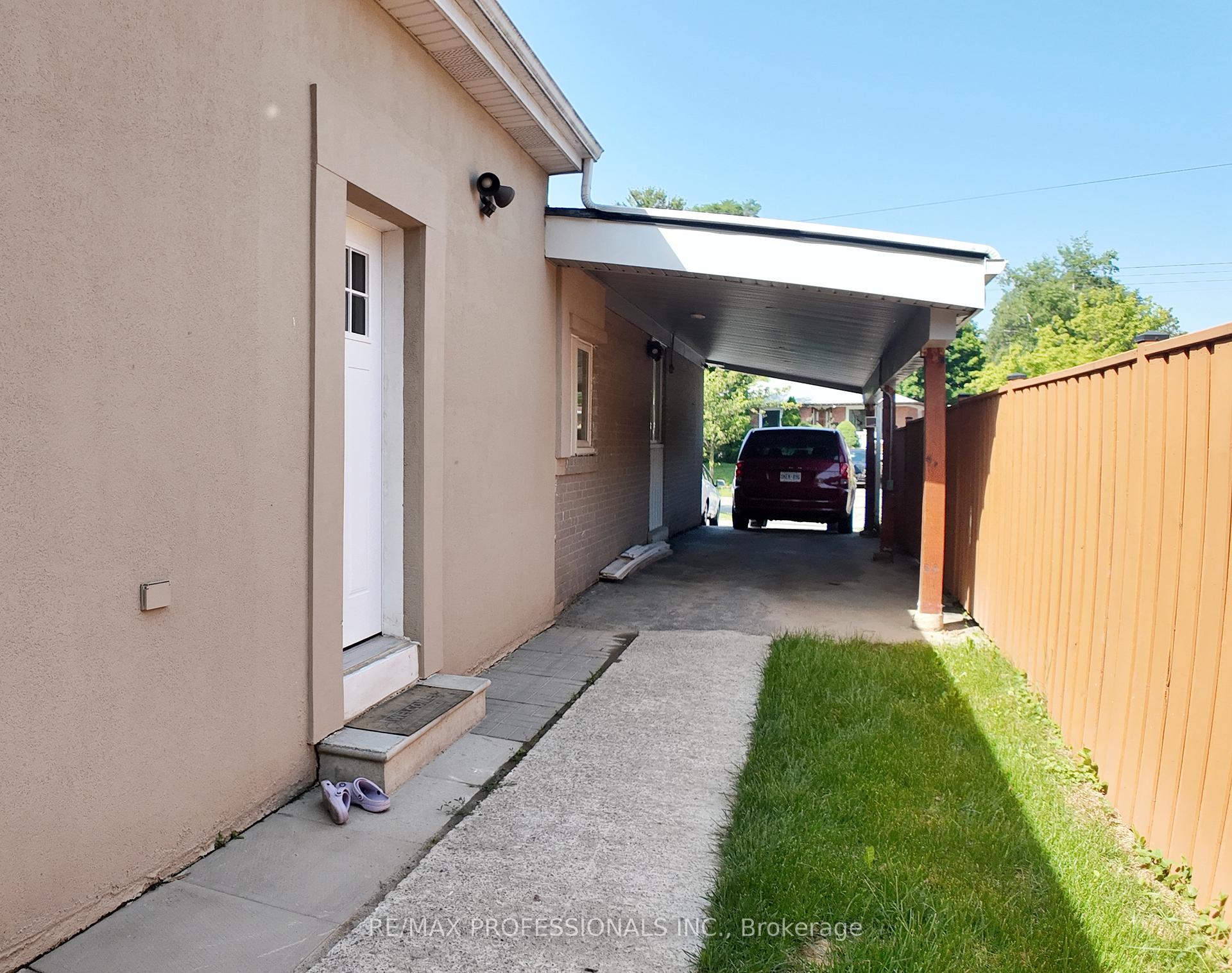 Photo 1 of Unit B, 5 Farmbrook Road, Scarborough, Woburn — HOMEH
