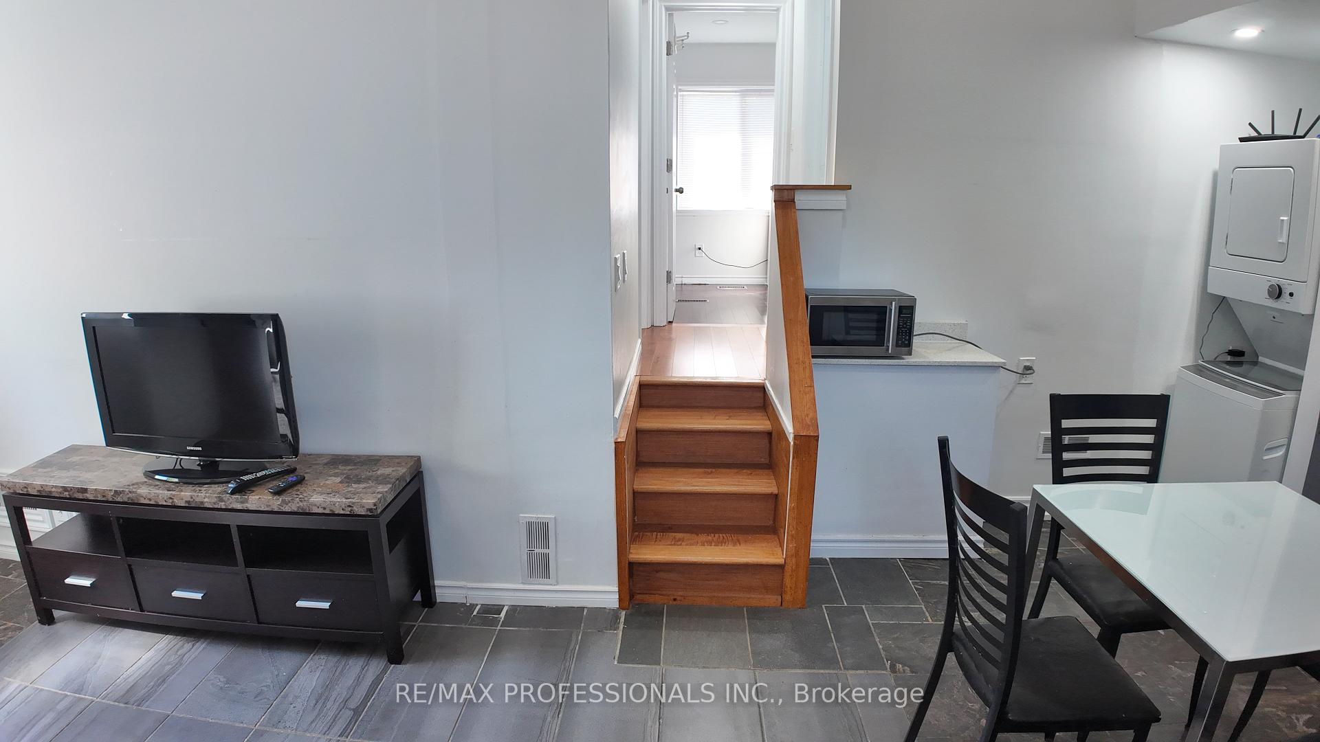 Photo 8 of Unit B, 5 Farmbrook Road, Scarborough, Woburn — HOMEH