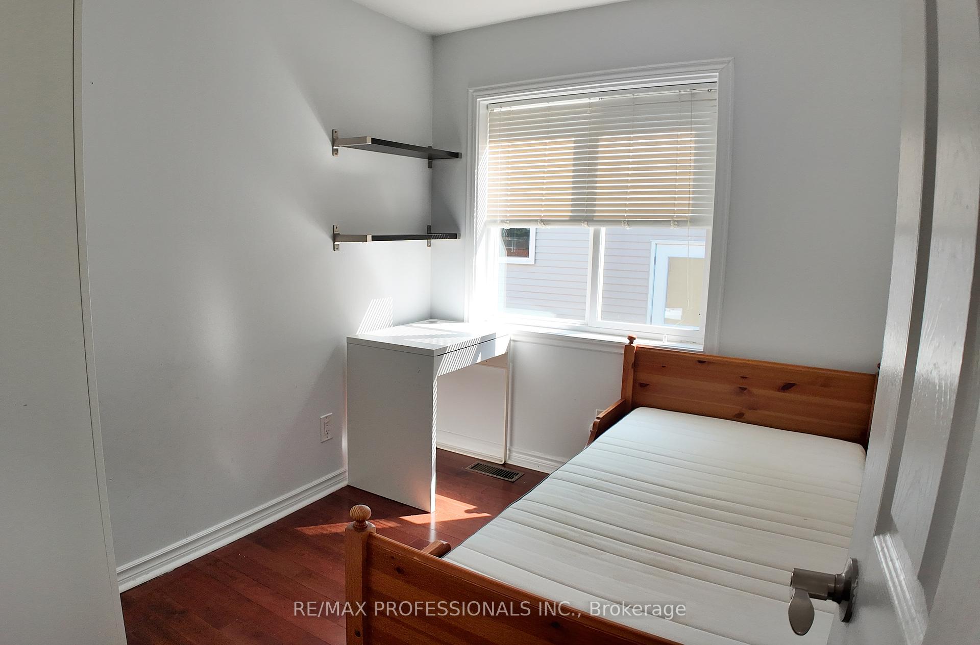 Photo 11 of Unit B, 5 Farmbrook Road, Scarborough, Woburn — HOMEH