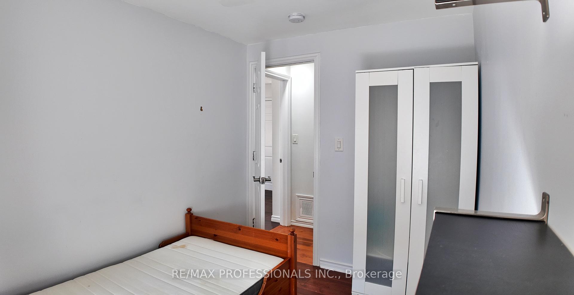 Photo 12 of Unit B, 5 Farmbrook Road, Scarborough, Woburn — HOMEH