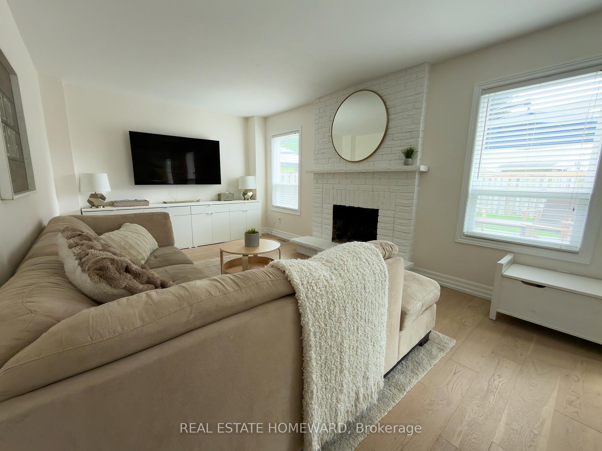 Photo 2 of 867 White Ash Drive, Whitby, Williamsburg — HOMEH