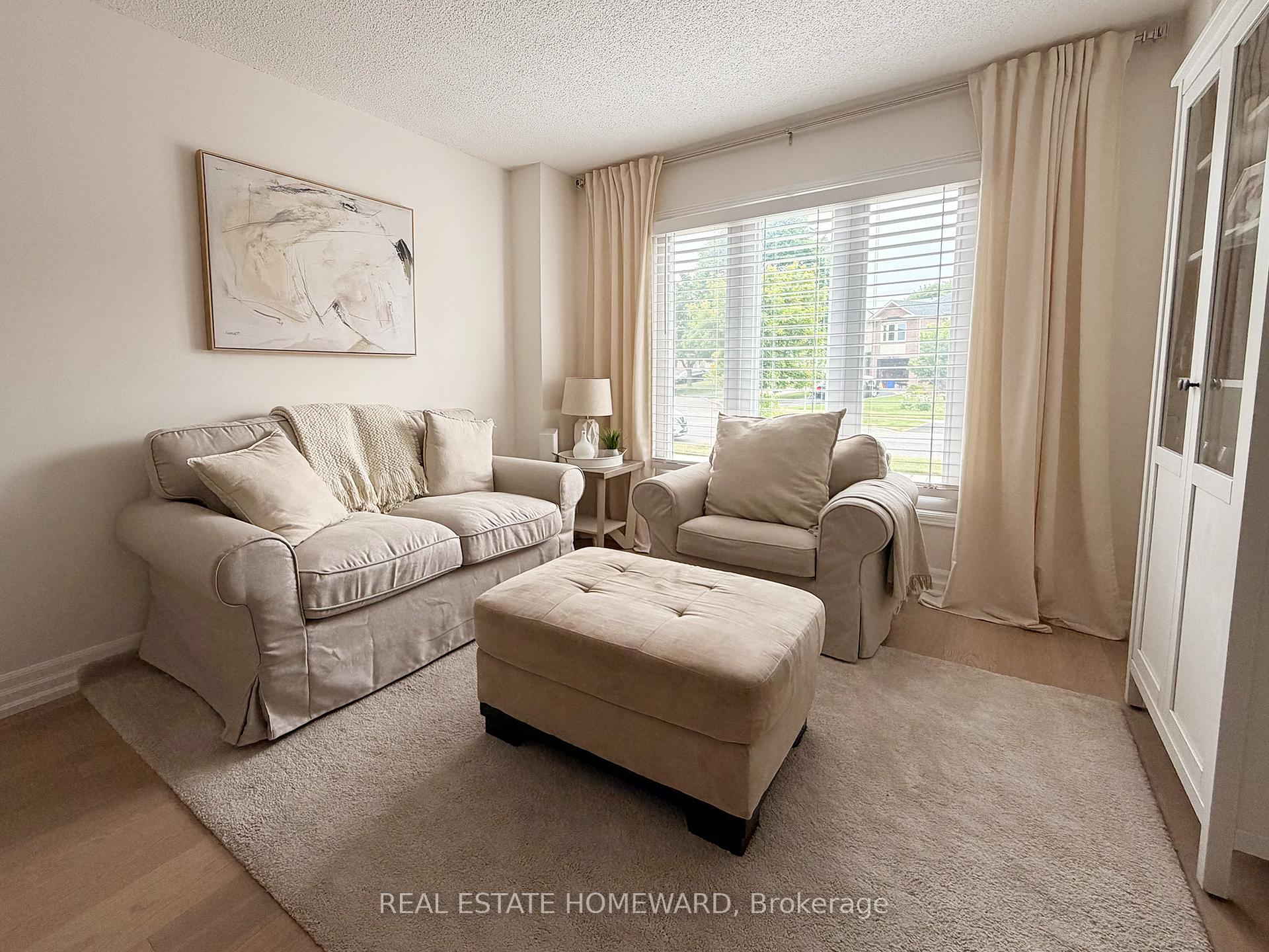 Photo 4 of 867 White Ash Drive, Whitby, Williamsburg — HOMEH