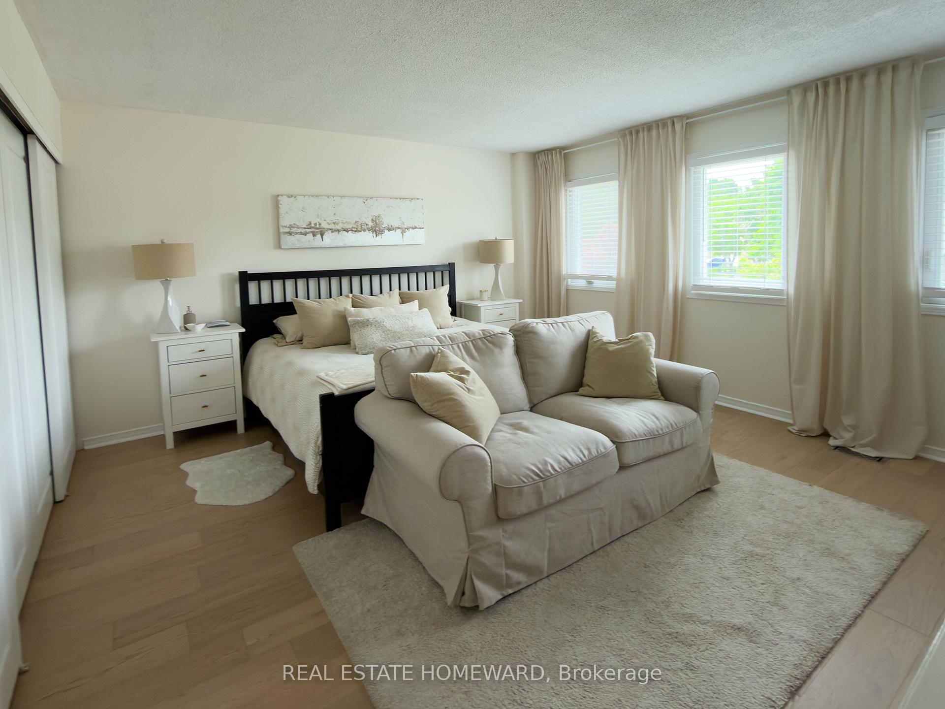 Photo 6 of 867 White Ash Drive, Whitby, Williamsburg — HOMEH