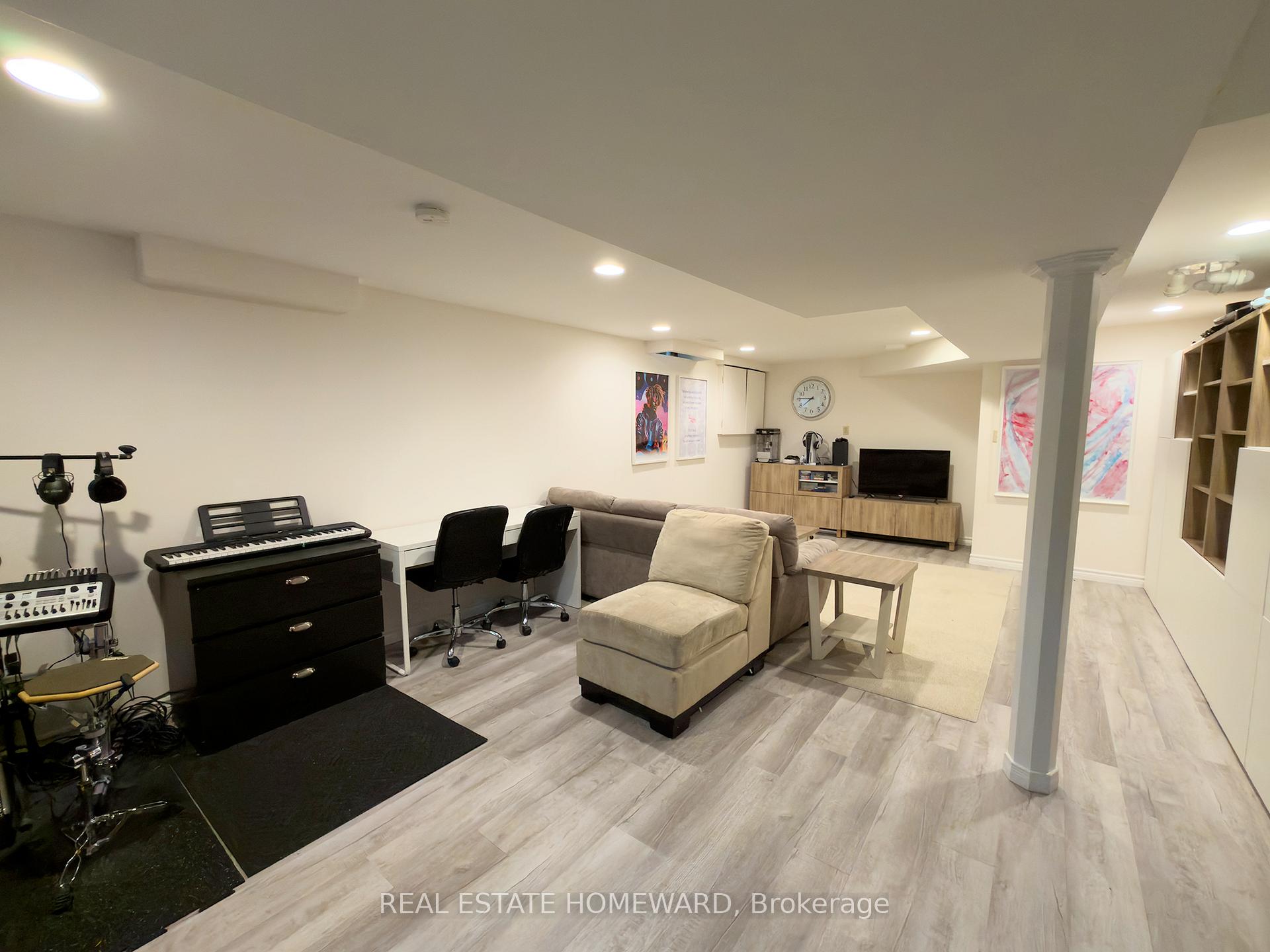 Photo 17 of 867 White Ash Drive, Whitby, Williamsburg — HOMEH