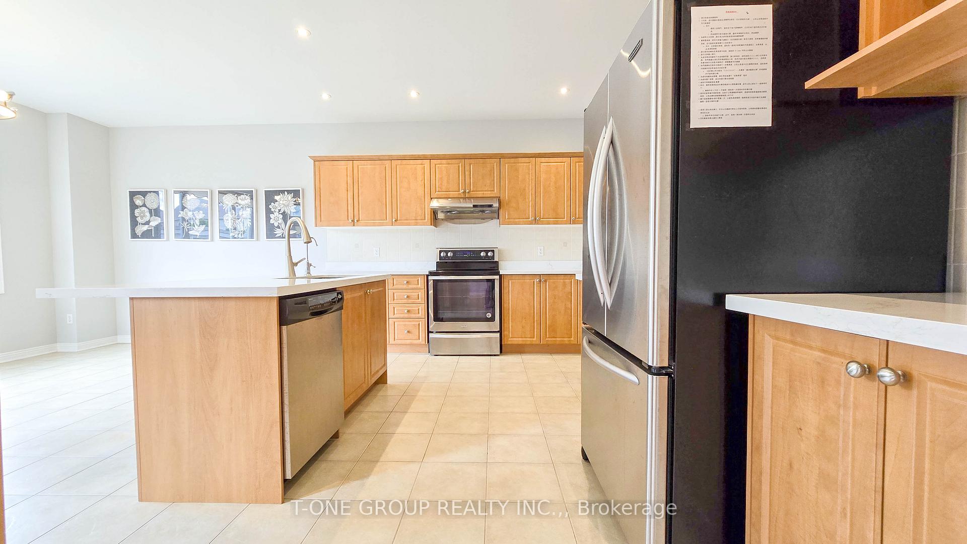 Photo 10 of 106 Castleglen Boulevard, Markham, Berczy — HOMEH