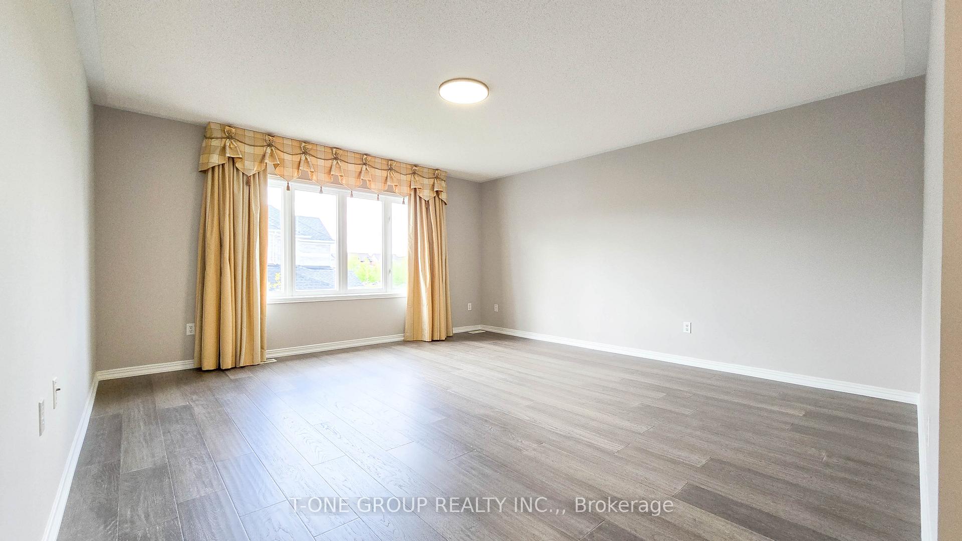 Photo 14 of 106 Castleglen Boulevard, Markham, Berczy — HOMEH
