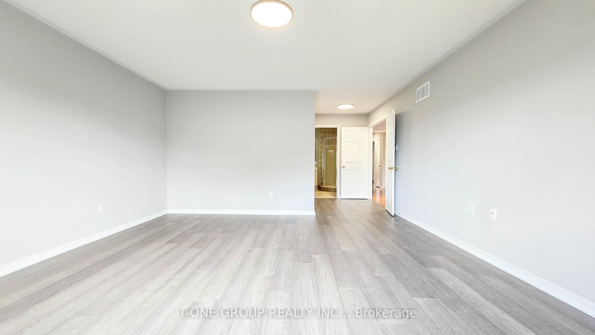 Photo 15 of 106 Castleglen Boulevard, Markham, Berczy — HOMEH