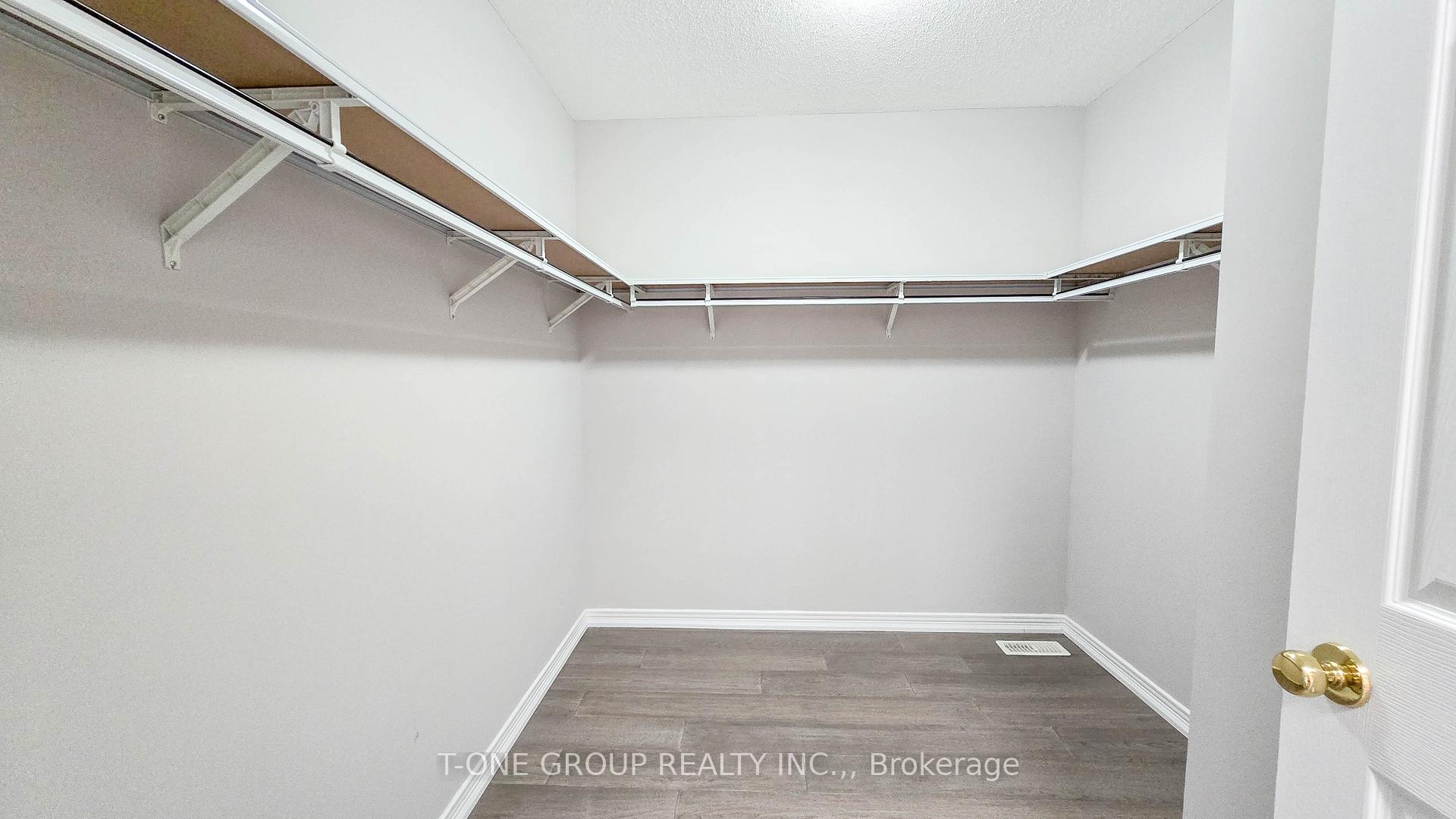 Photo 16 of 106 Castleglen Boulevard, Markham, Berczy — HOMEH